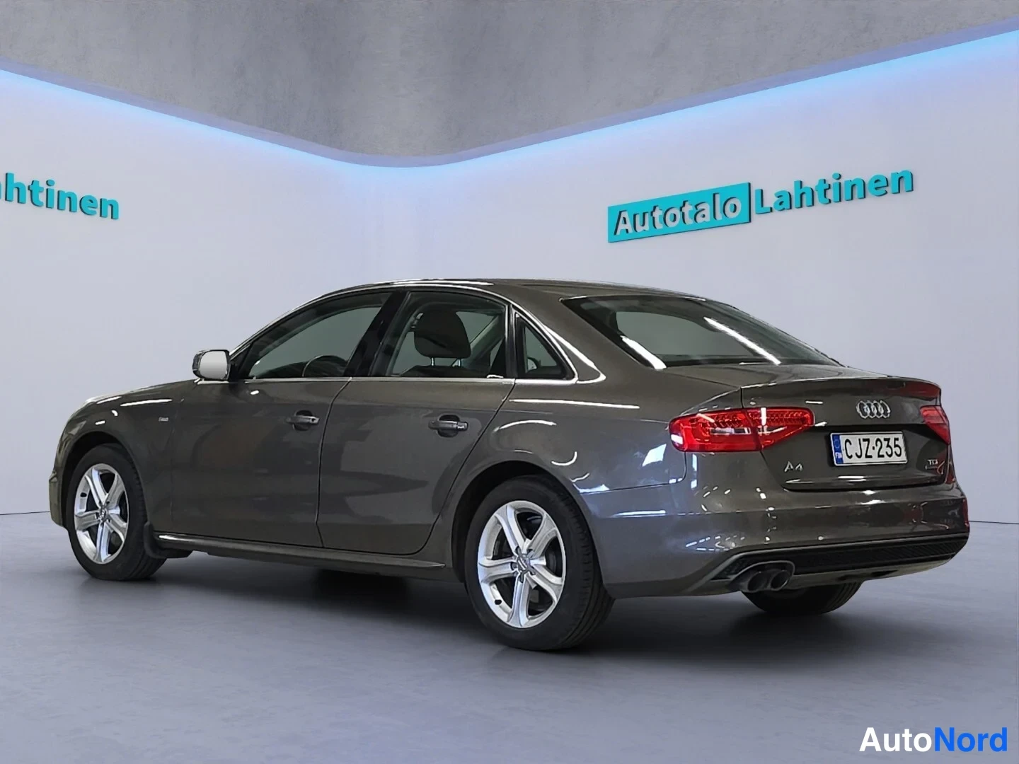 Grey Audi A4 2015, rear three-quarter, photo 6
