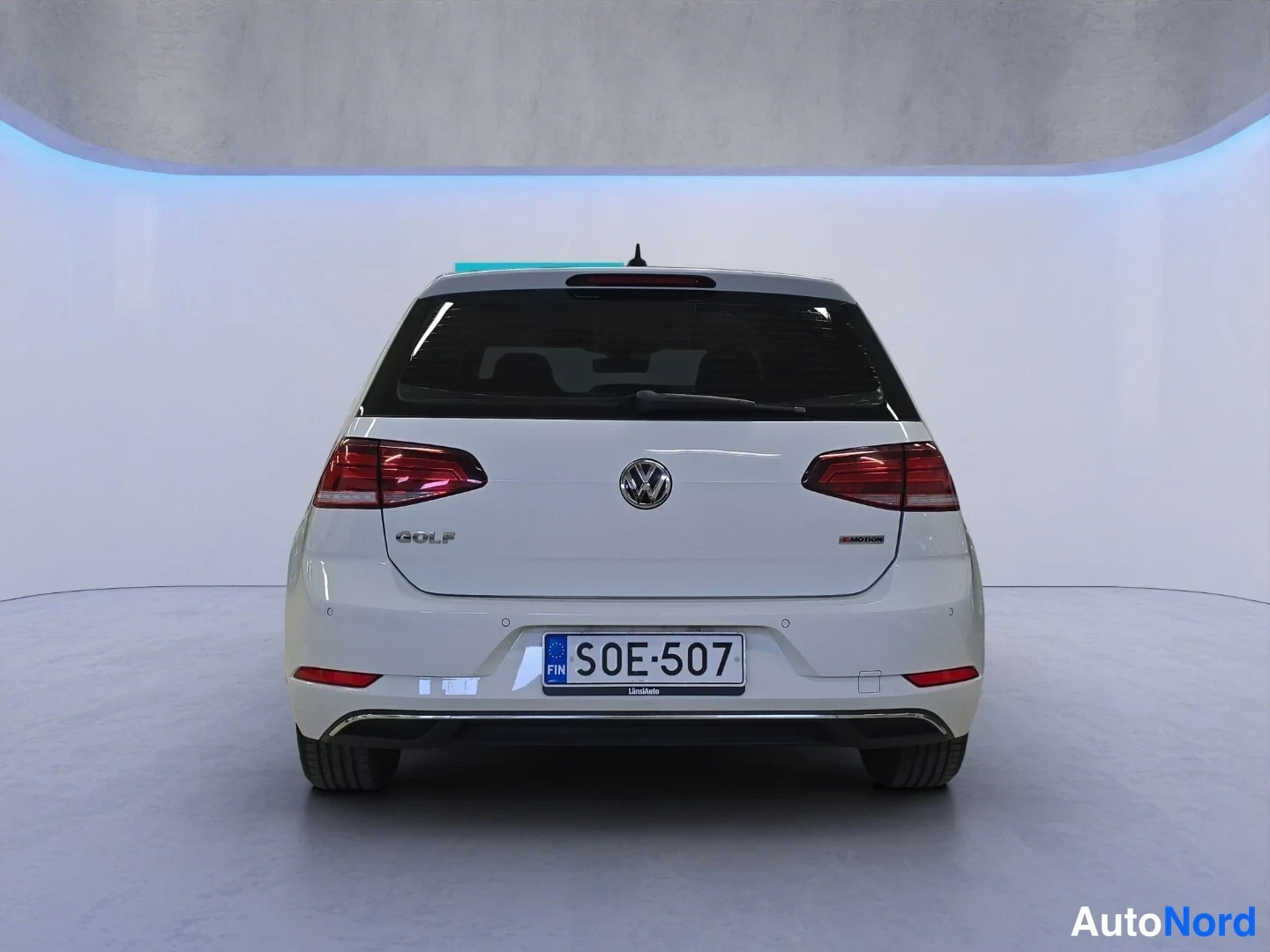 Valkoinen Volkswagen Golf 2018, takaa, kuva 8