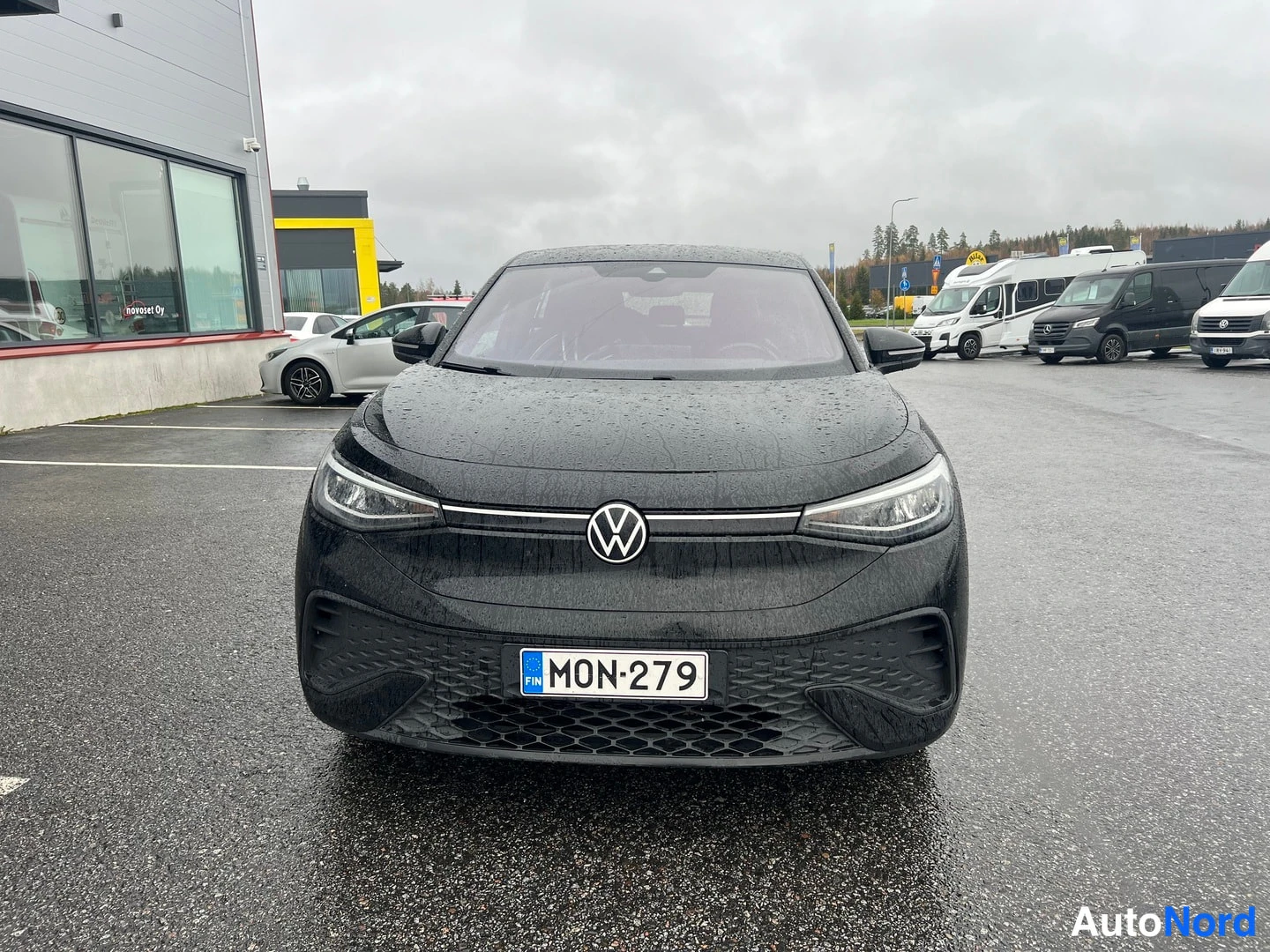 Musta Volkswagen ID.5 2022, edestä, kuva 2