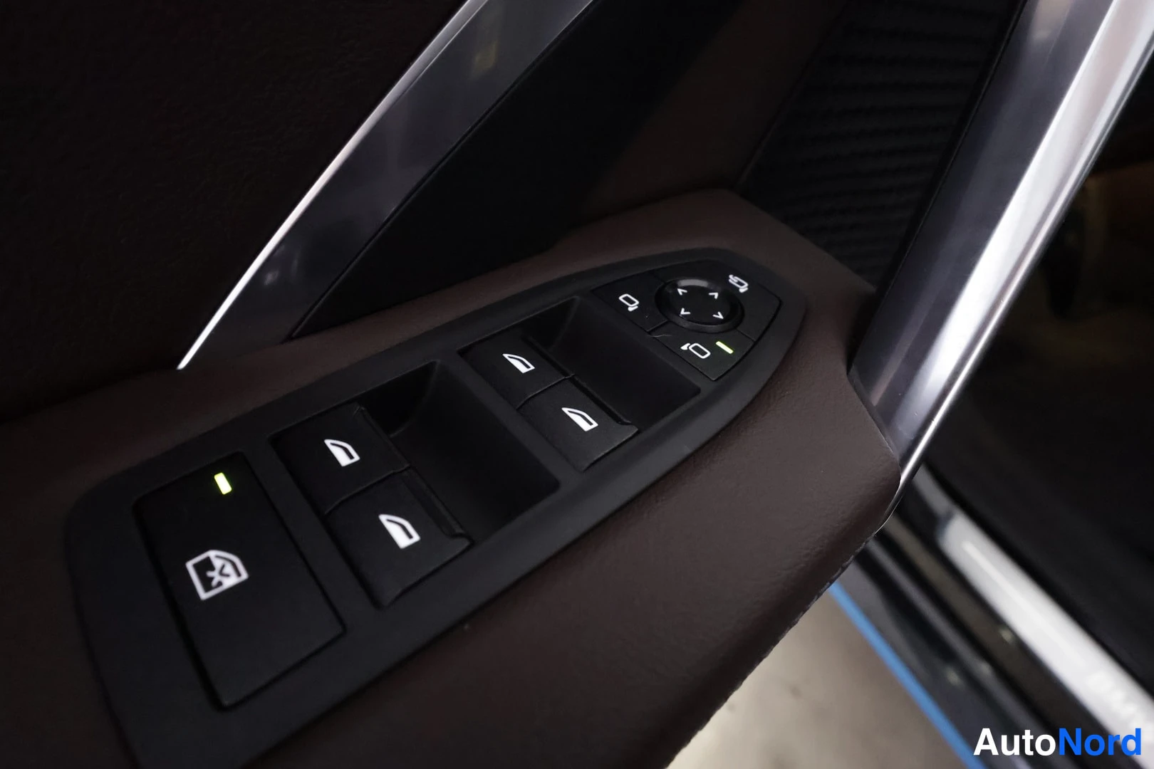 Musta BMW iX1 xDrive30 2023, yksityiskohta, kuva 21