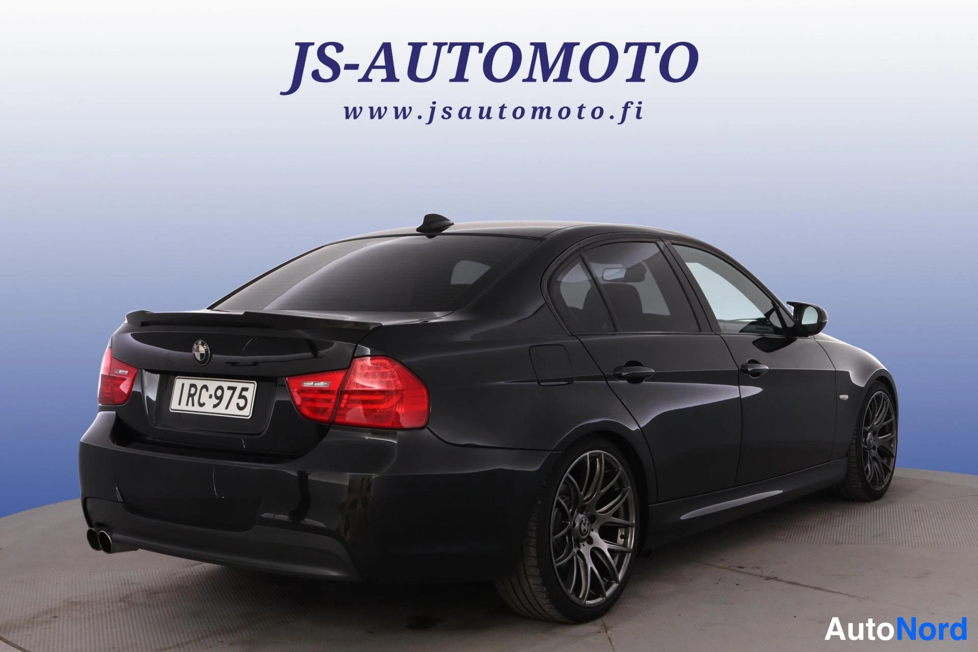 Musta BMW 330i 2011, takaviisto, kuva 6