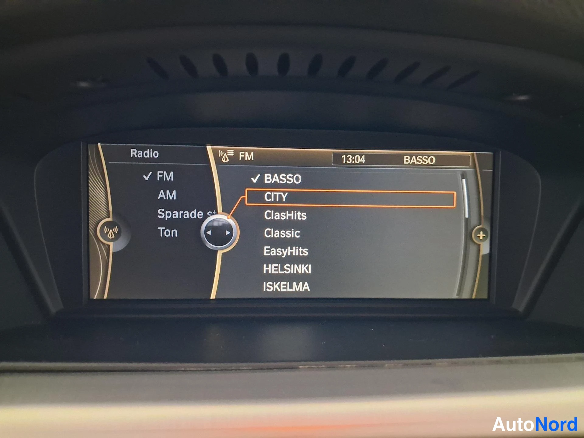 Musta BMW 330i 2011, yksityiskohta, kuva 16