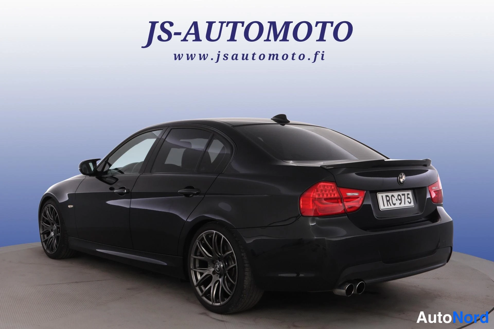 Musta BMW 330i 2011, takaviisto, kuva 7