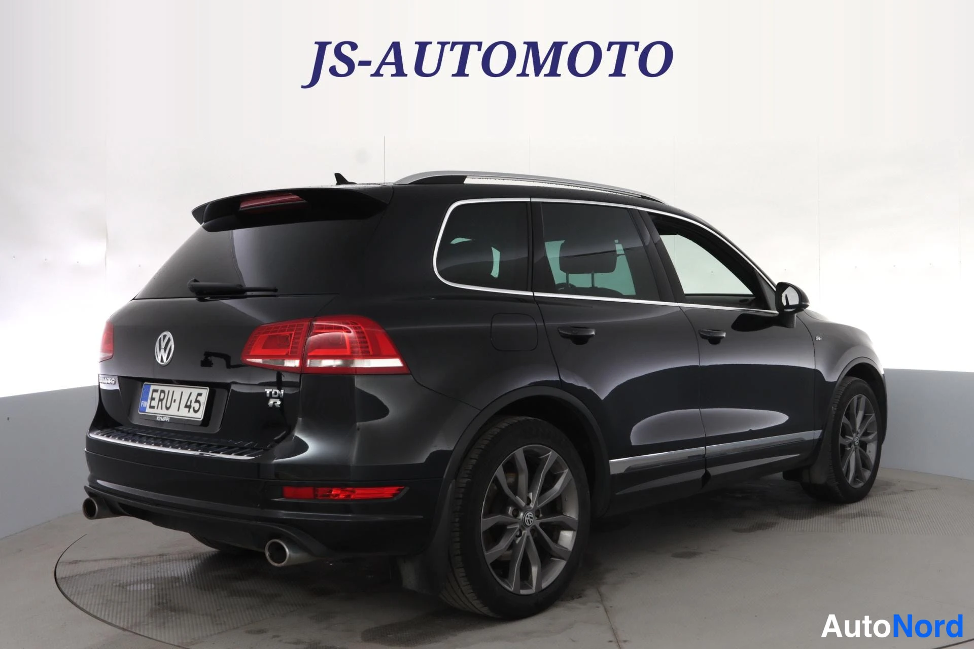 Musta Volkswagen Touareg 2013, takaviisto, kuva 5