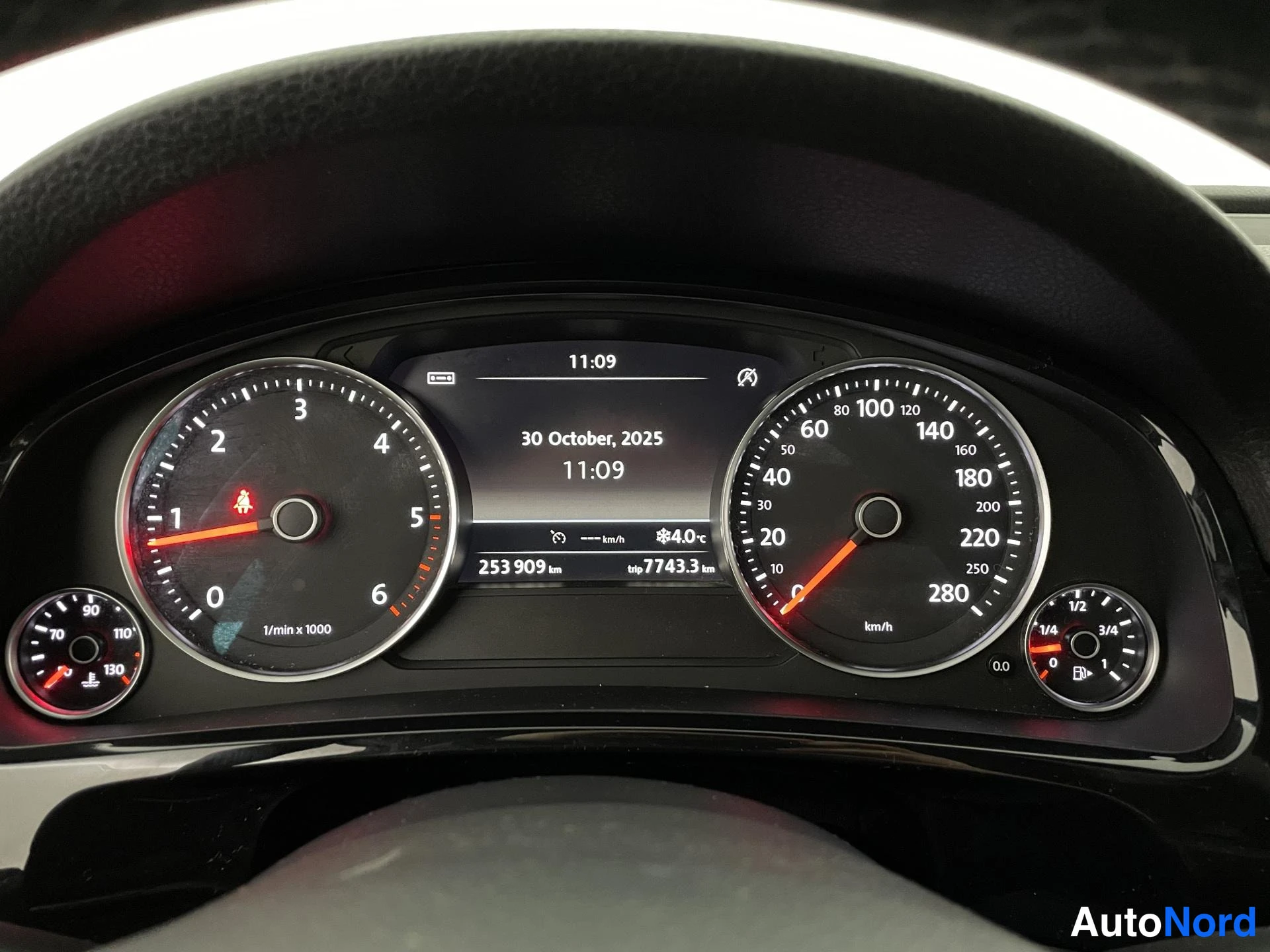 Musta Volkswagen Touareg 2013, yksityiskohta, kuva 17