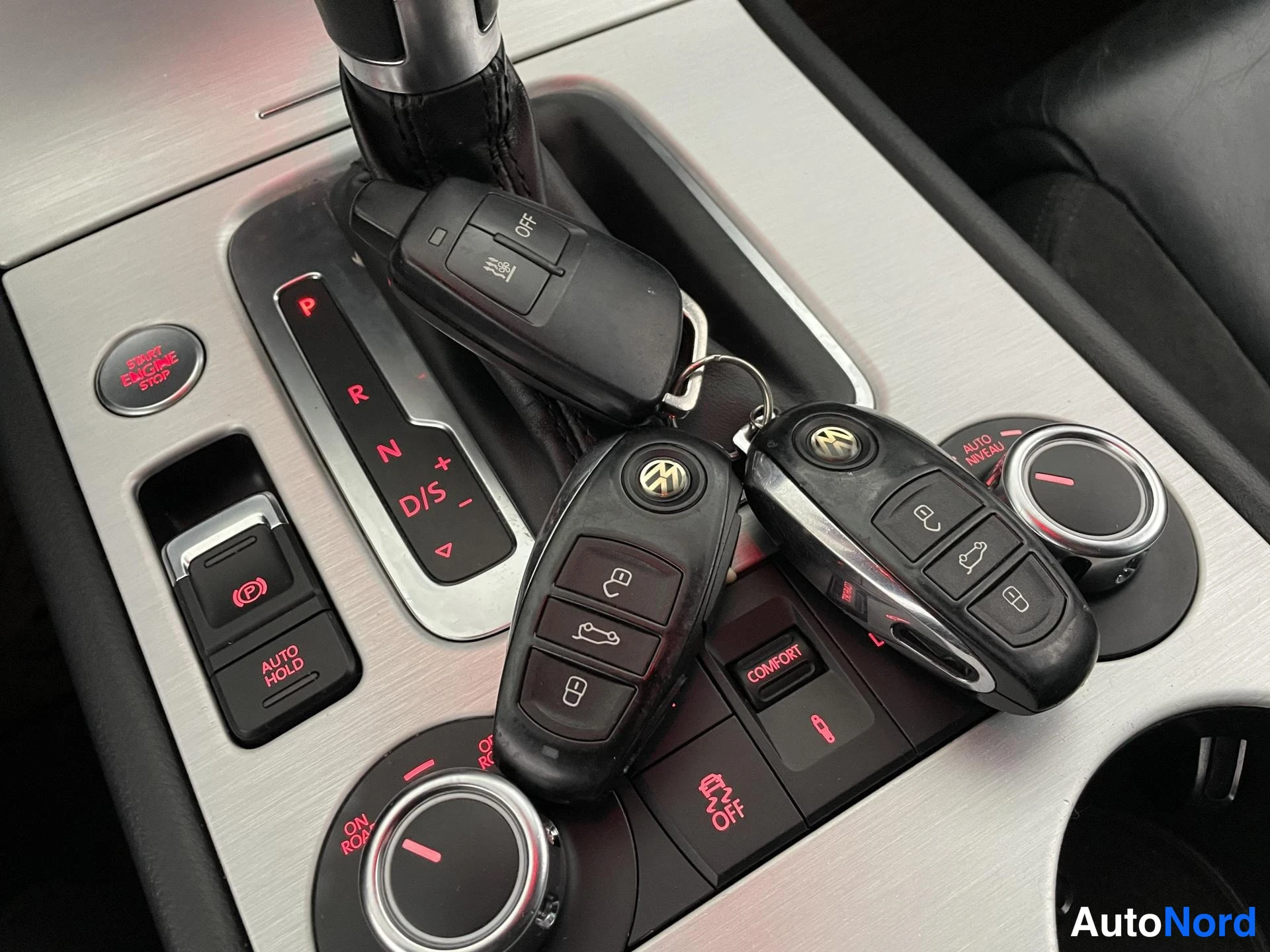 Musta Volkswagen Touareg 2013, yksityiskohta, kuva 22