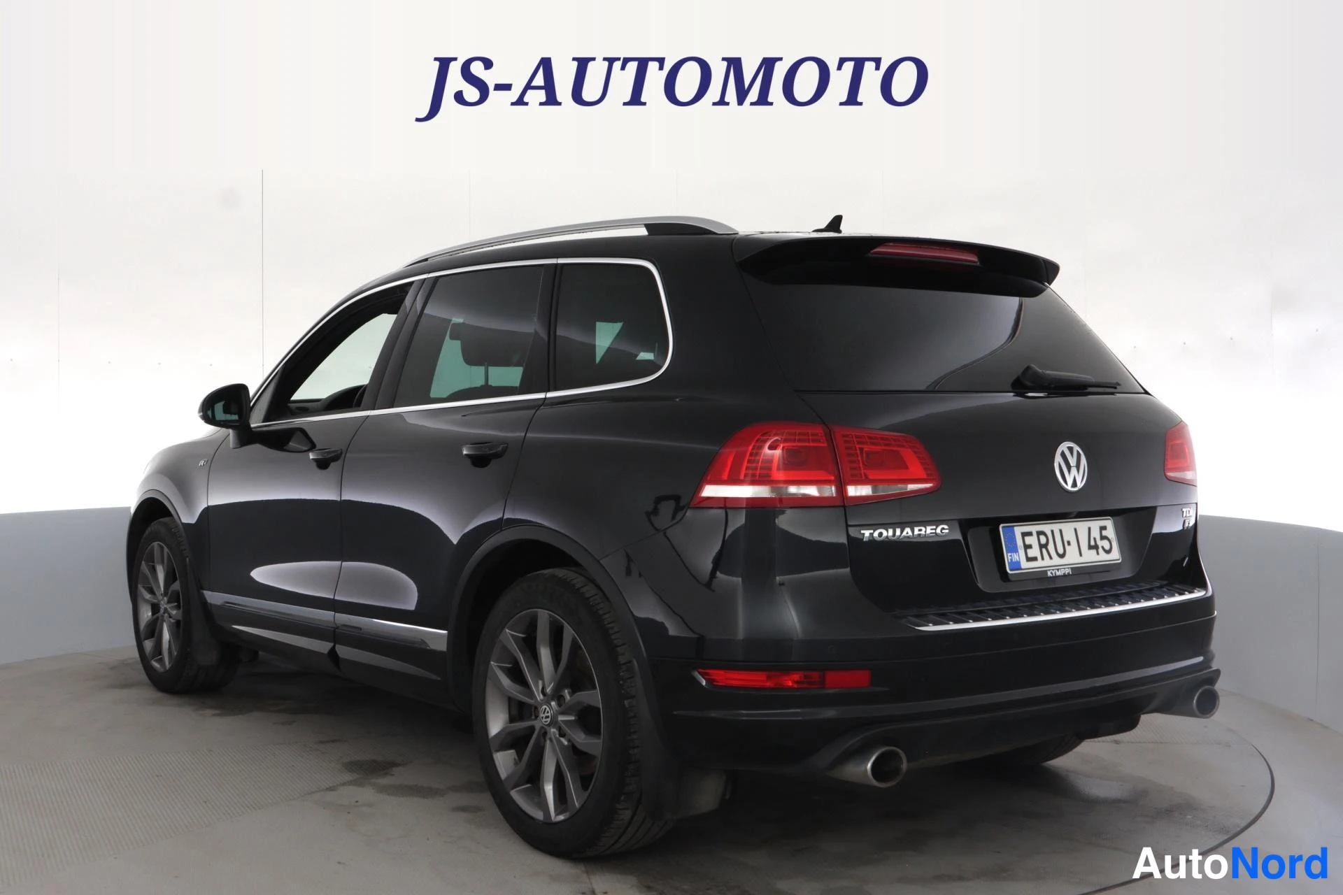 Musta Volkswagen Touareg 2013, takaviisto, kuva 6