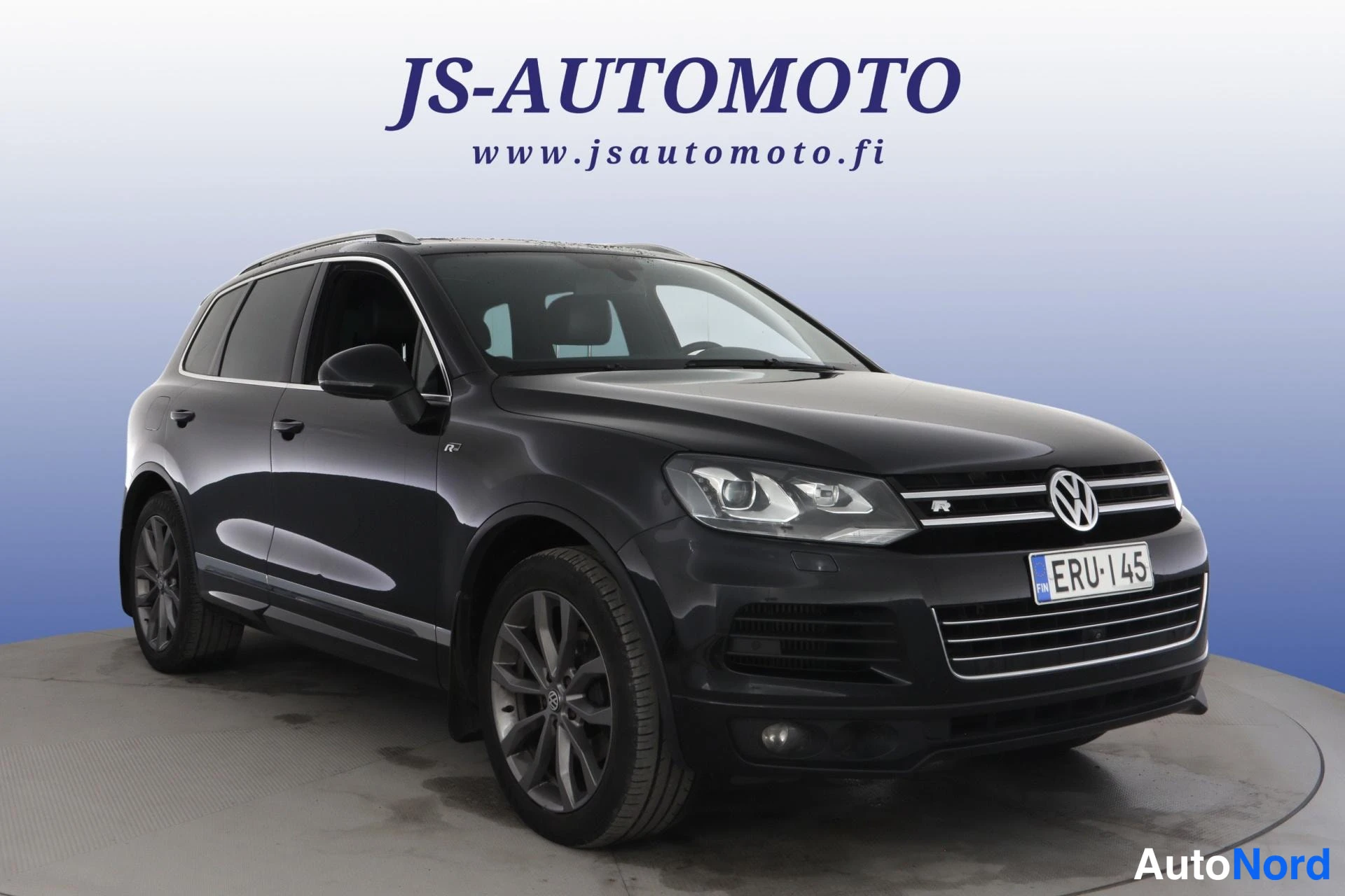 Musta Volkswagen Touareg 2013, etuviisto, keula oikealle, kuva 2