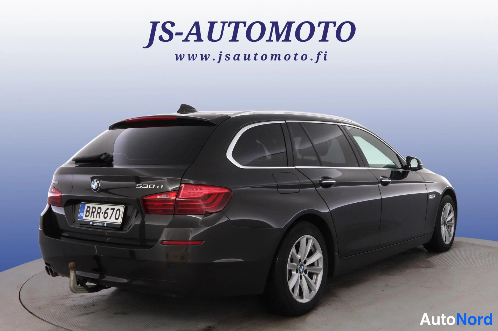 Musta BMW 530d 2014, takaviisto, kuva 5