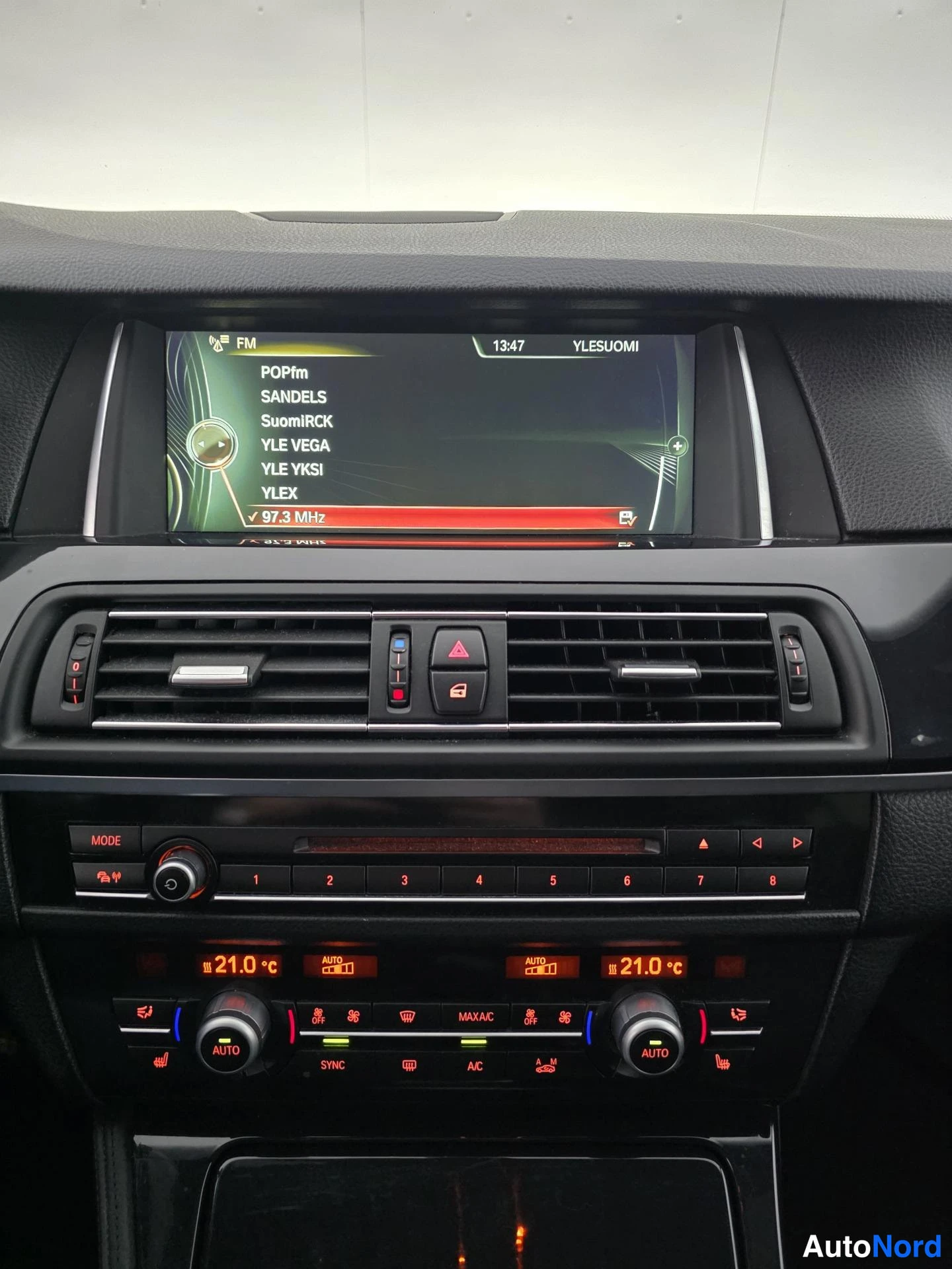 Musta BMW 530d 2014, yksityiskohta, kuva 18