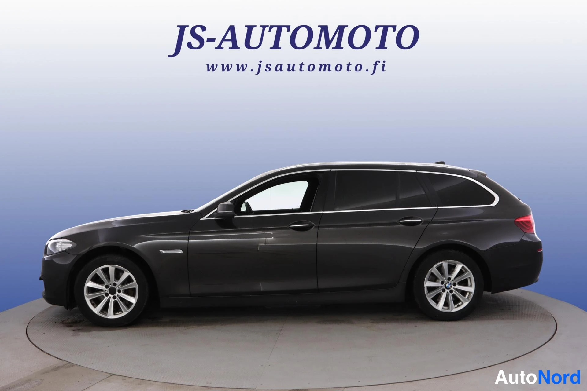 Musta BMW 530d 2014, etuviisto, keula vasemmalle, kuva 2