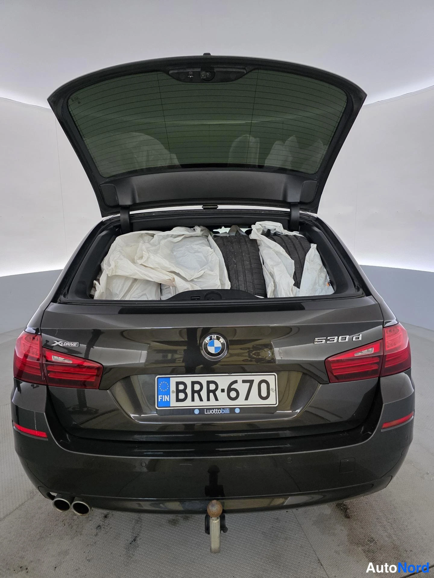Musta BMW 530d 2014, takaa, kuva 7