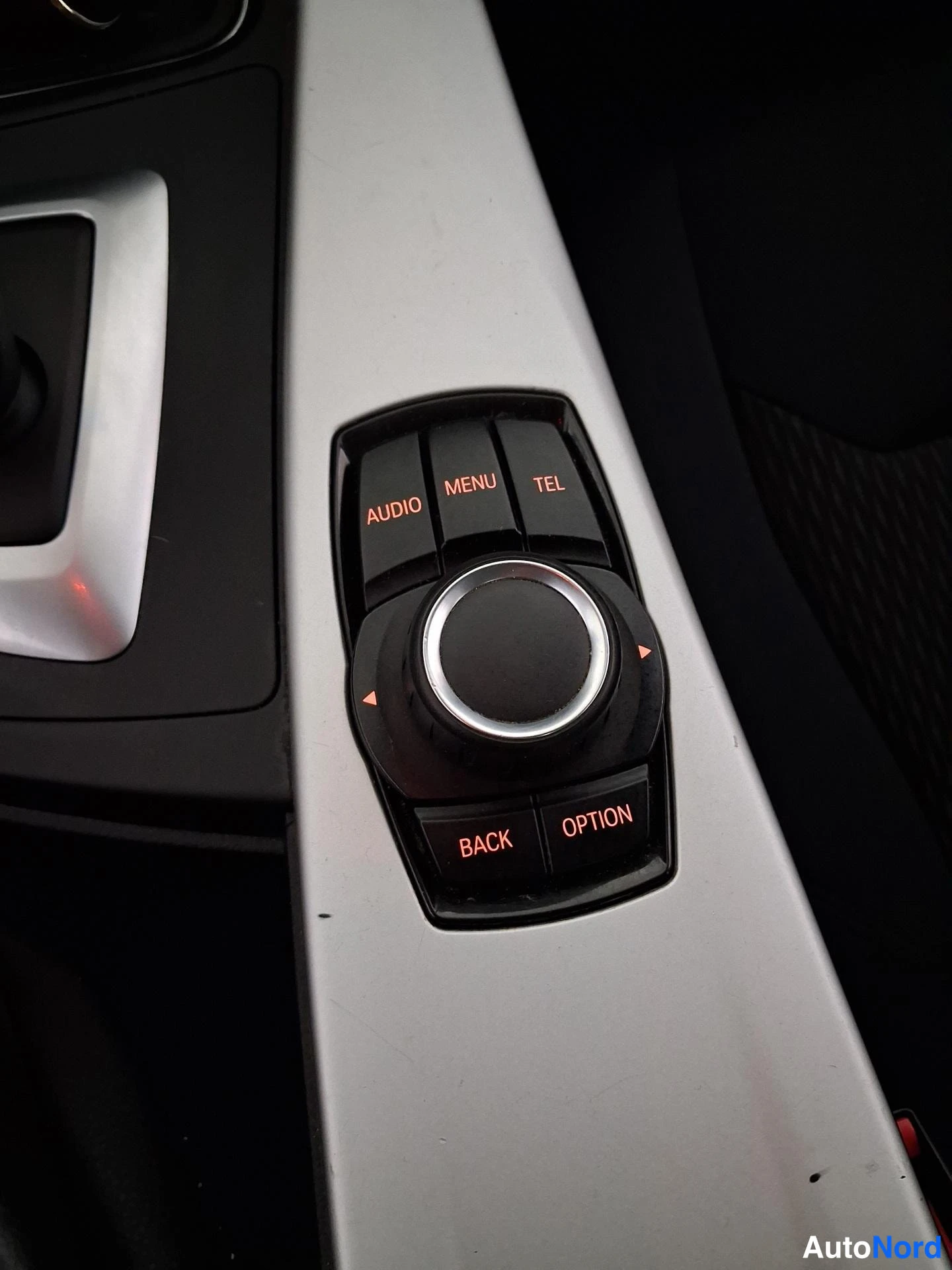 Harmaa BMW 320i 2013, yksityiskohta, kuva 18