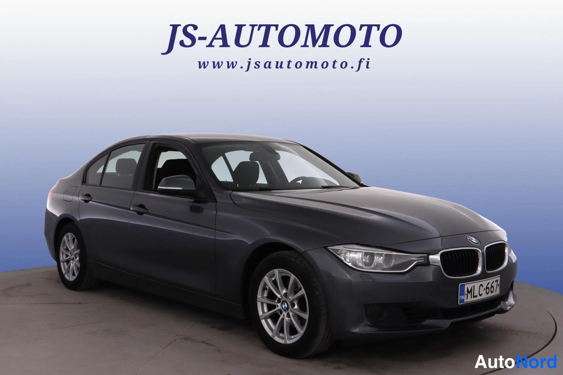 Harmaa BMW 320i 2013, etuviisto, keula oikealle, kuva 2