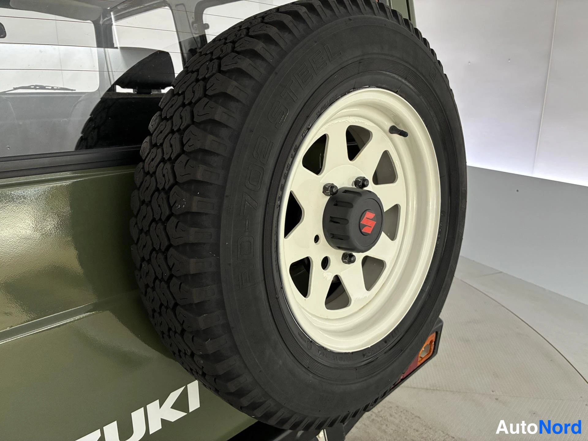 Vihreä Suzuki SJ410 1982, yksityiskohta, kuva 18