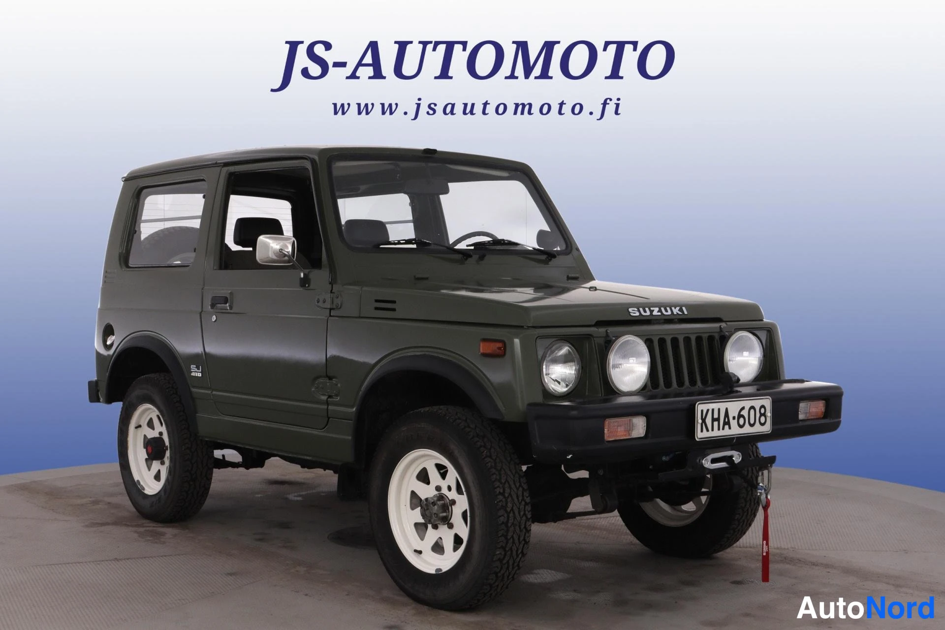 Vihreä Suzuki SJ410 1982, etuviisto, keula oikealle, kuva 2