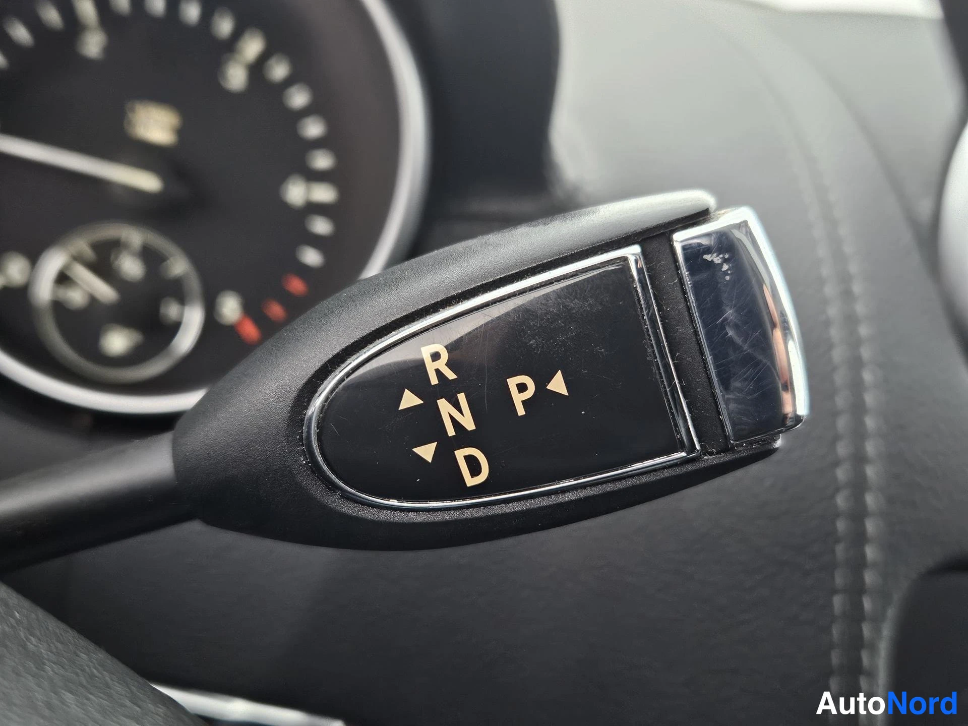 Musta Mercedes-Benz GL 2007, yksityiskohta, kuva 17
