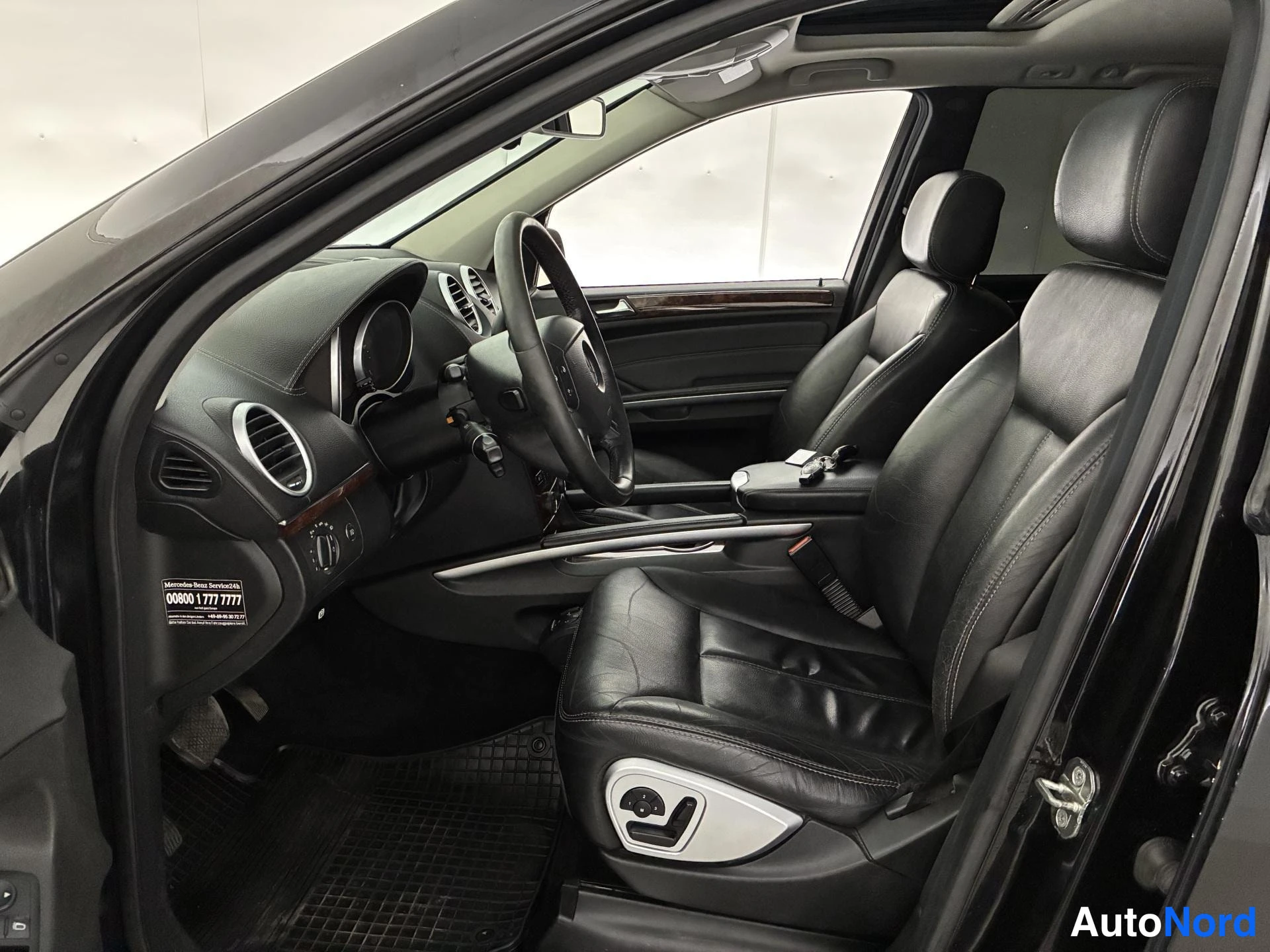 Musta Mercedes-Benz GL 2007, etuistuimet, kuva 9