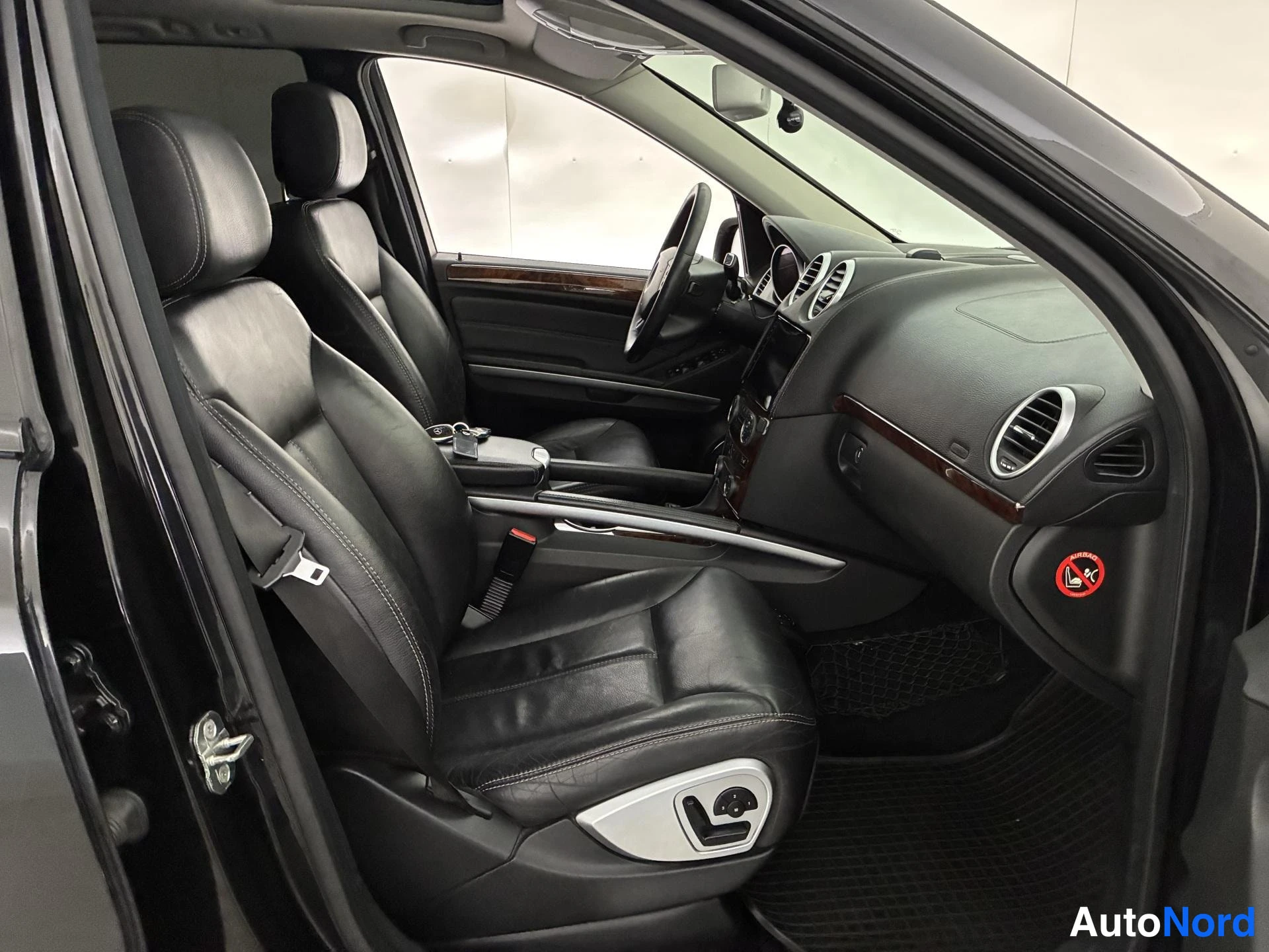 Musta Mercedes-Benz GL 2007, etuistuimet, kuva 10