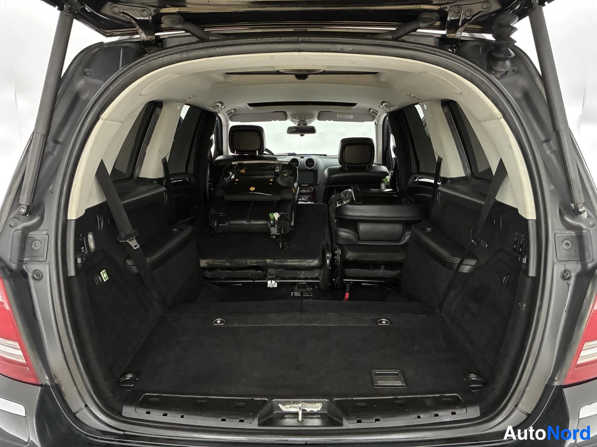 Musta Mercedes-Benz GL 2007, tavaratila, kuva 13