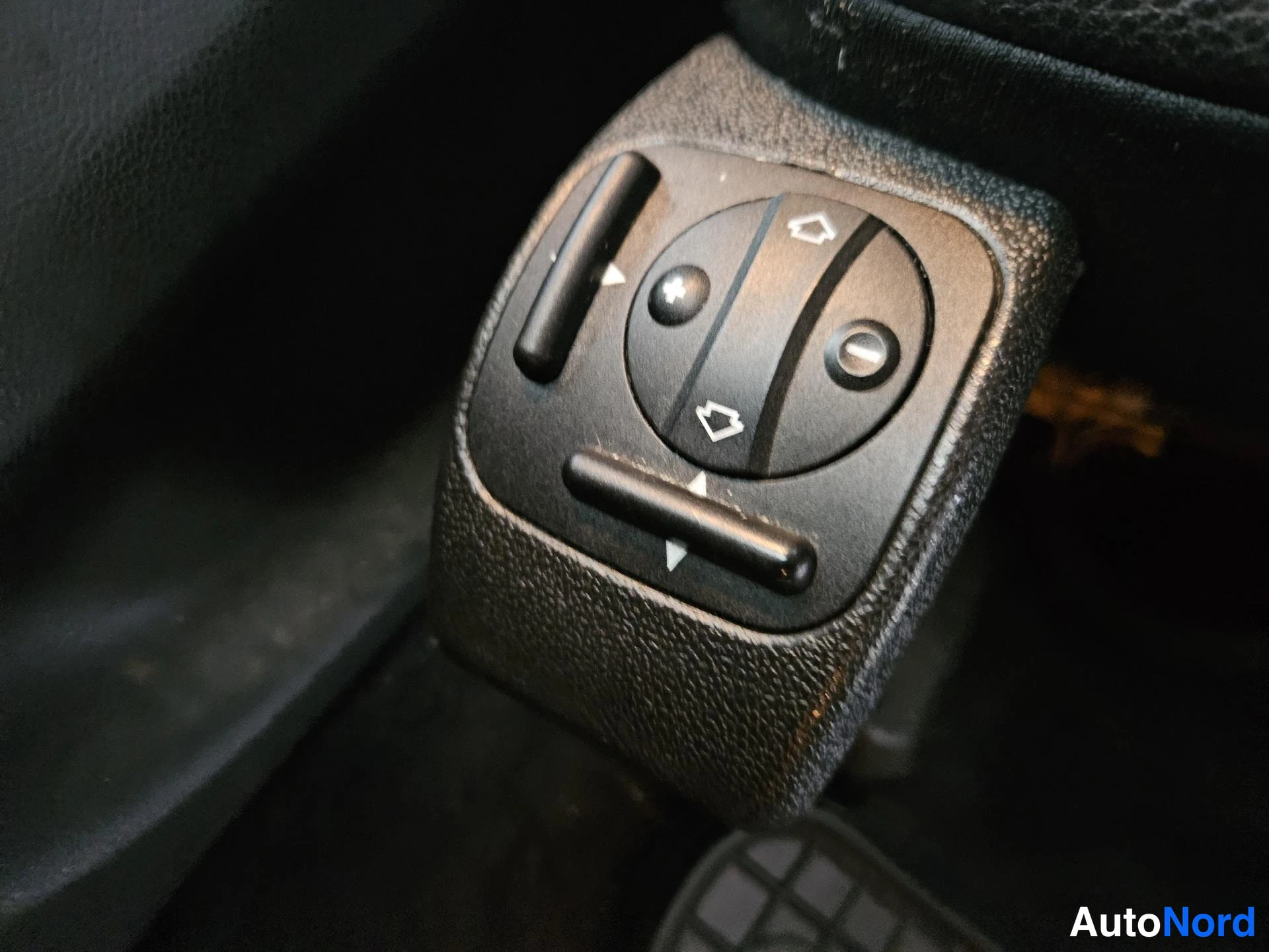 Musta Mercedes-Benz GL 2007, yksityiskohta, kuva 24