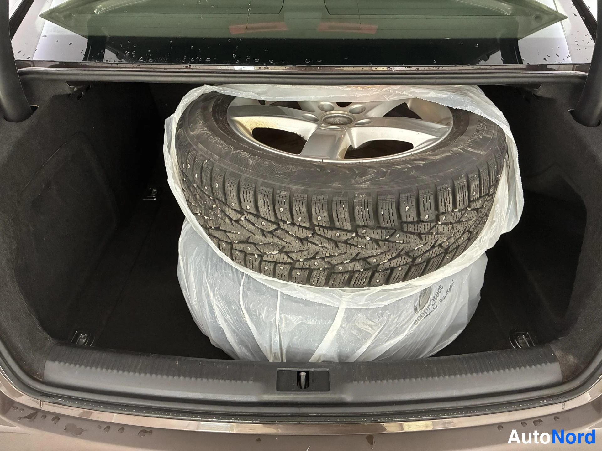 Brun Audi A4 2013, bagageutrymme, bild 14