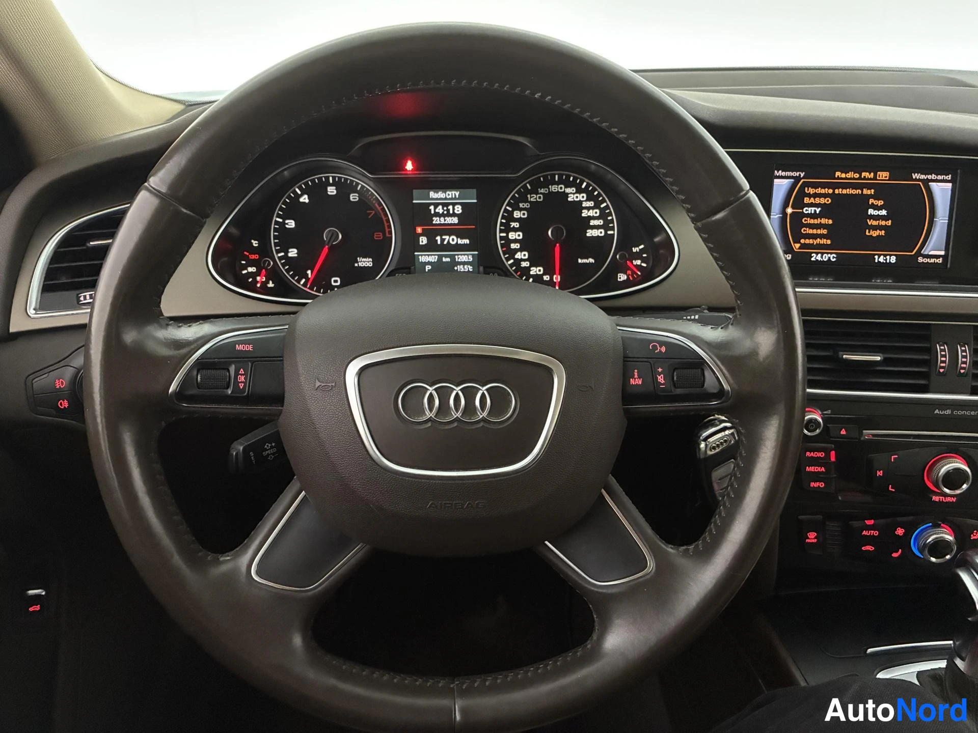 Brun Audi A4 2013, detalj, bild 15
