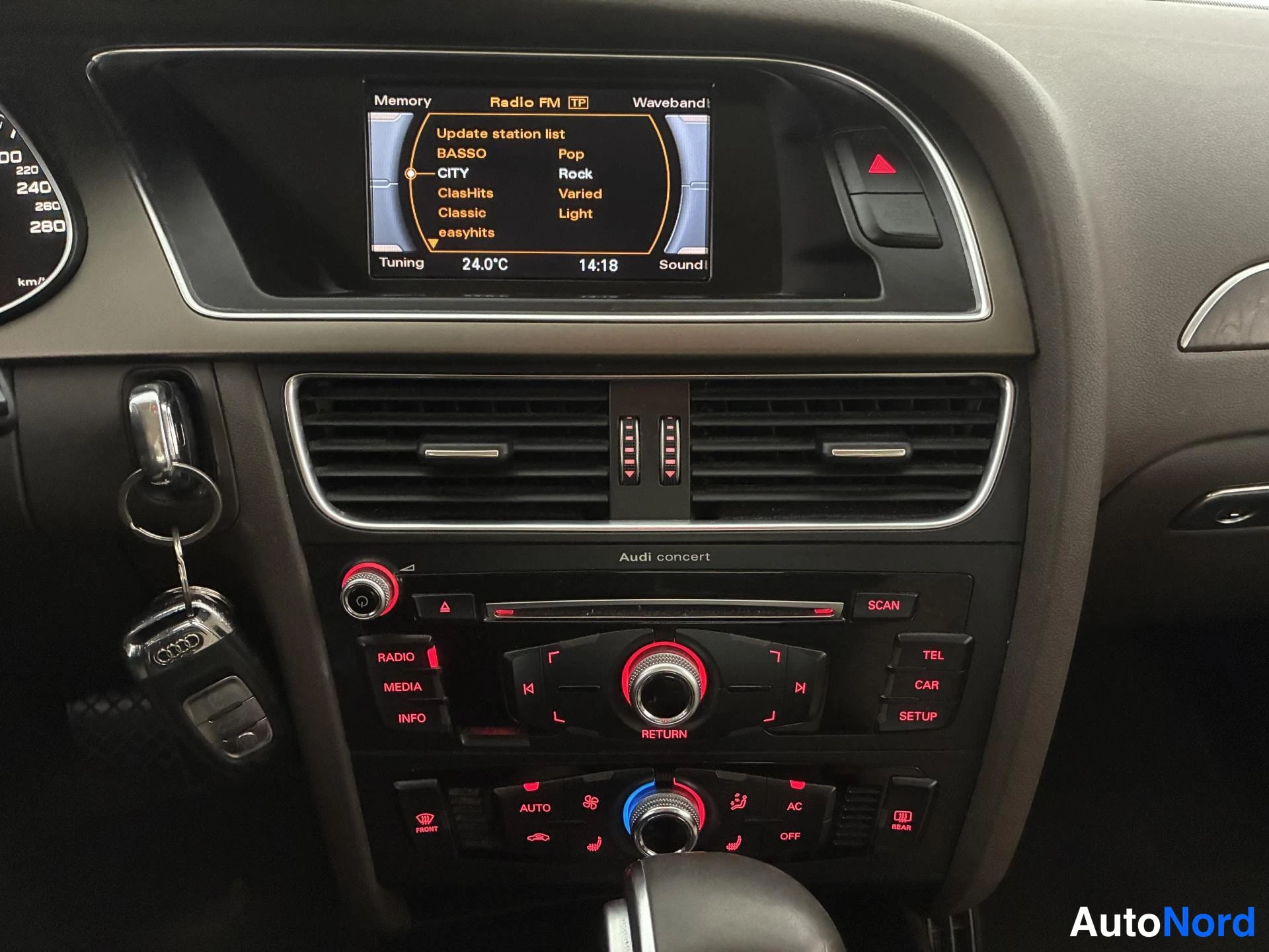 Brun Audi A4 2013, detalj, bild 17