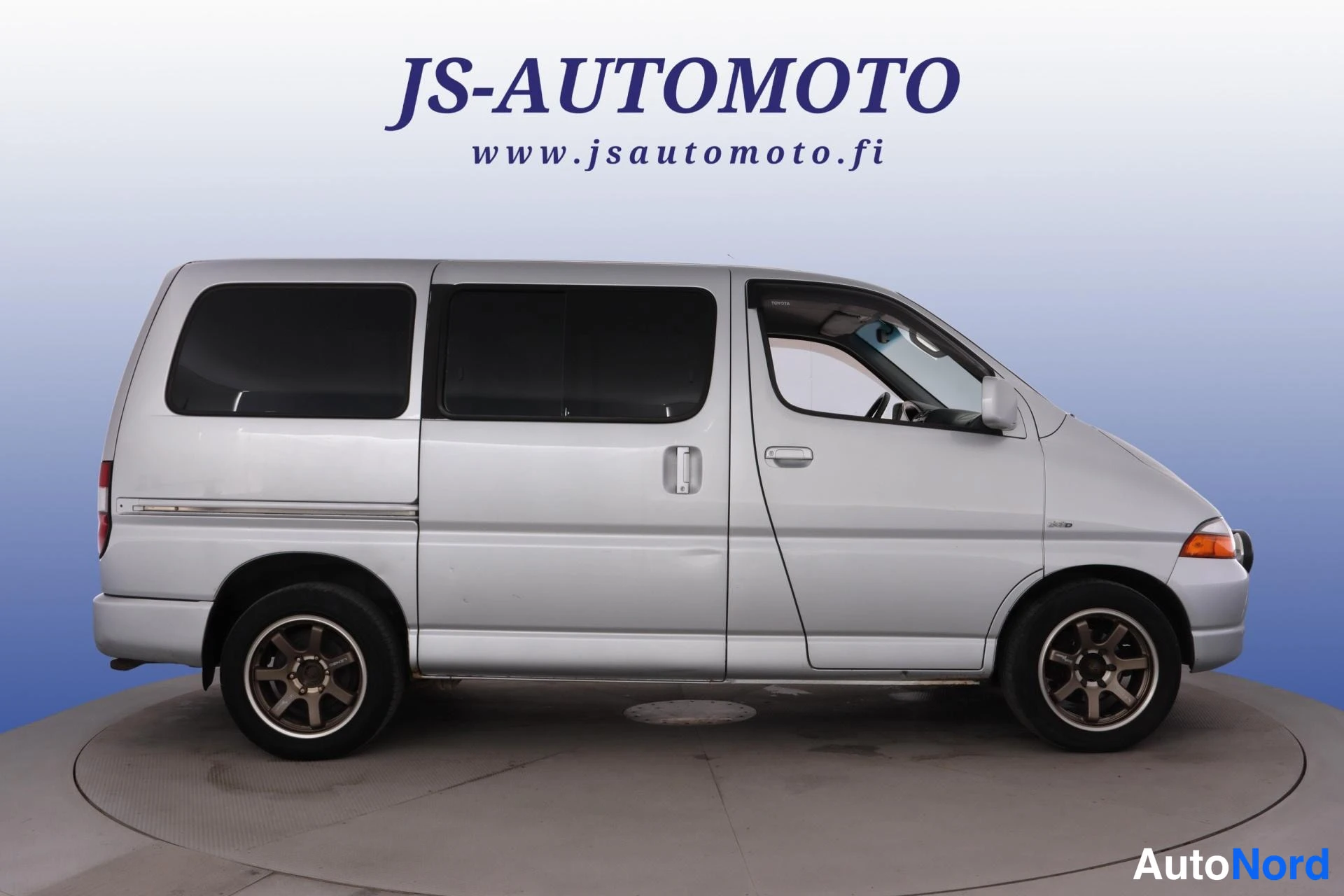 Hopea Toyota Hiace 2006, sivulta, kuva 4