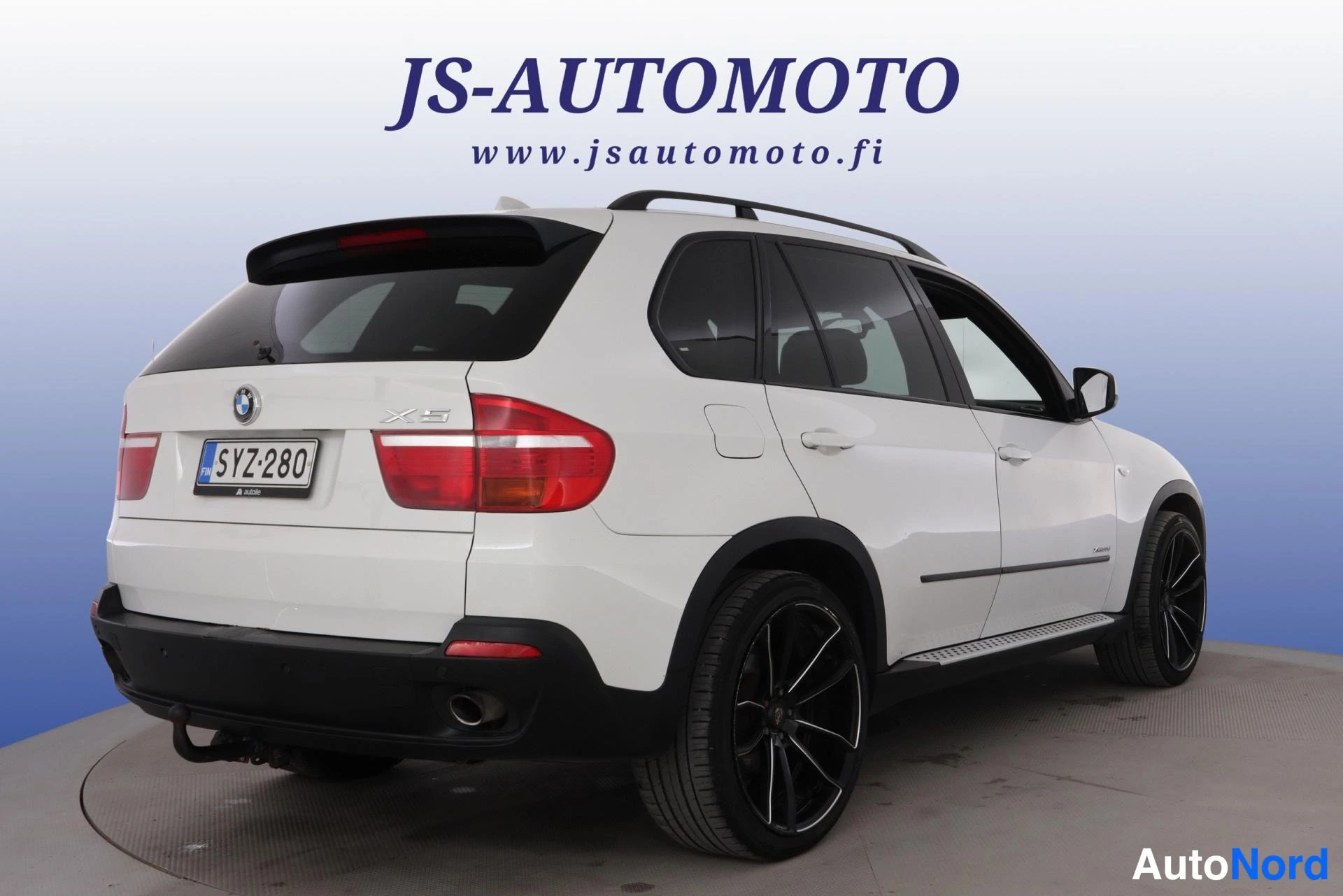 Valkoinen BMW X5 2010, takaviisto, kuva 5