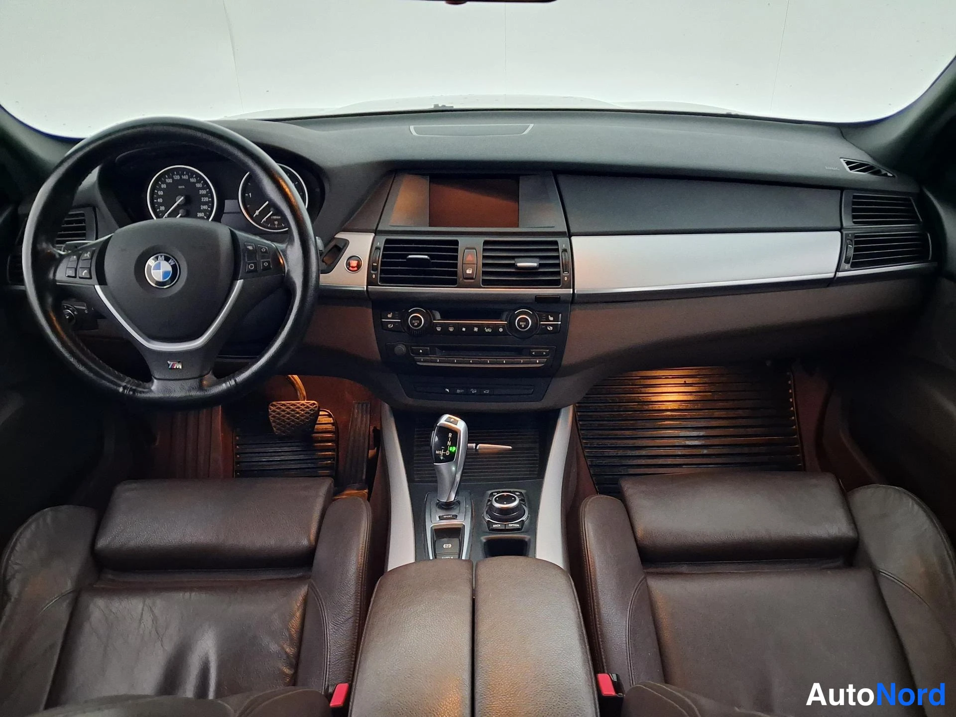 Valkoinen BMW X5 2010, ohjaamo, kuva 8