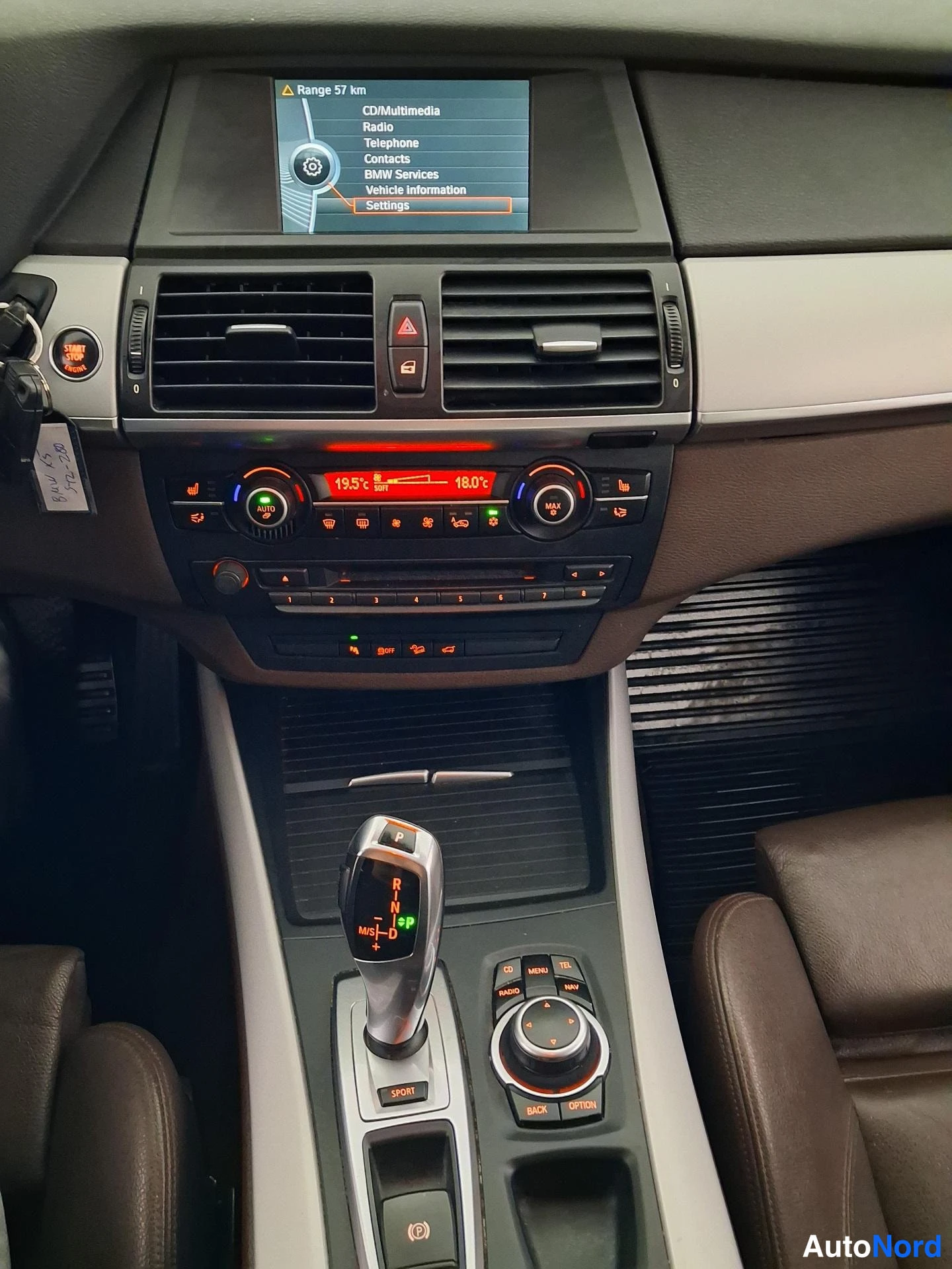 Valkoinen BMW X5 2010, ohjaamo, kuva 10