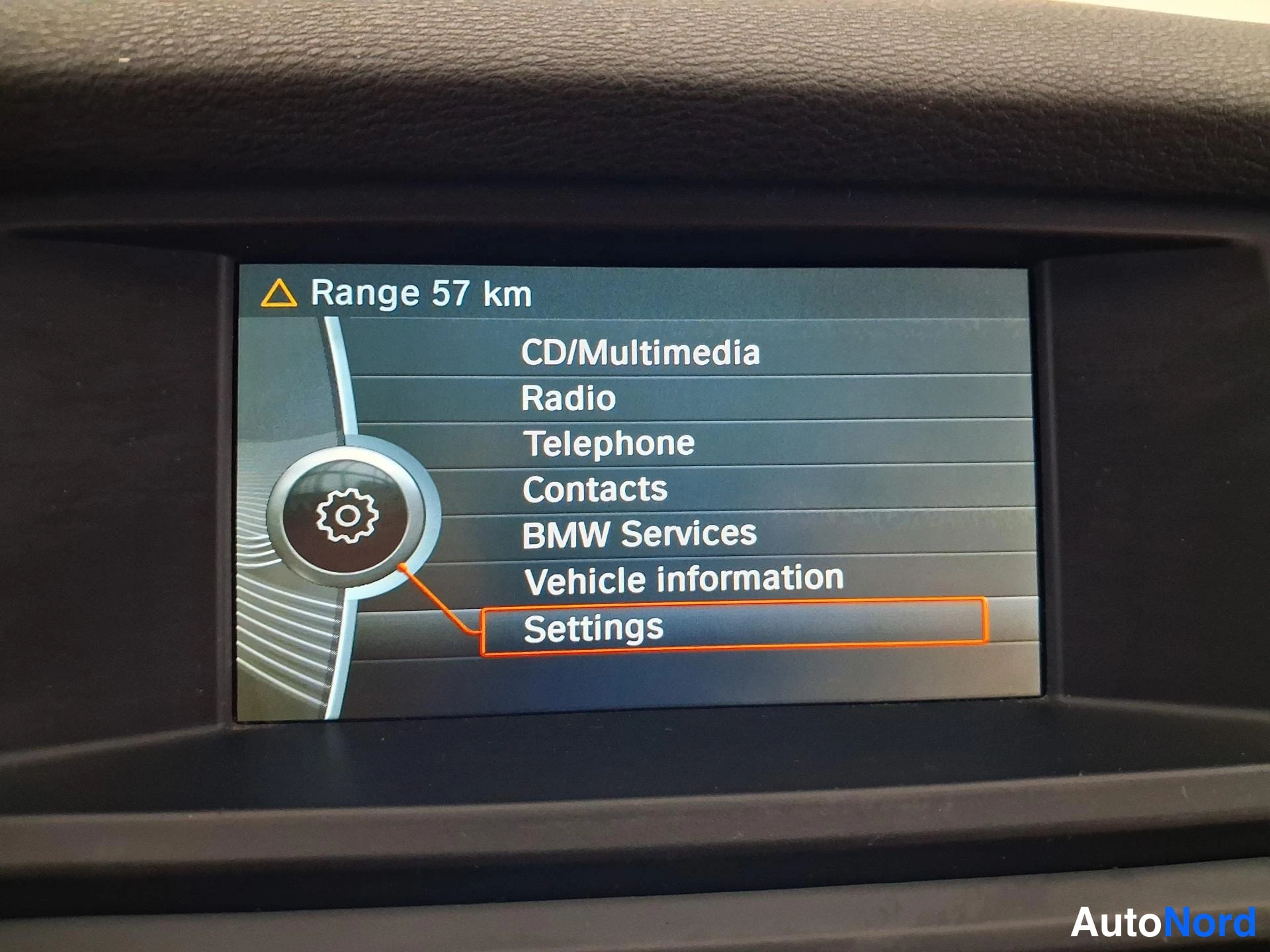 Valkoinen BMW X5 2010, yksityiskohta, kuva 16