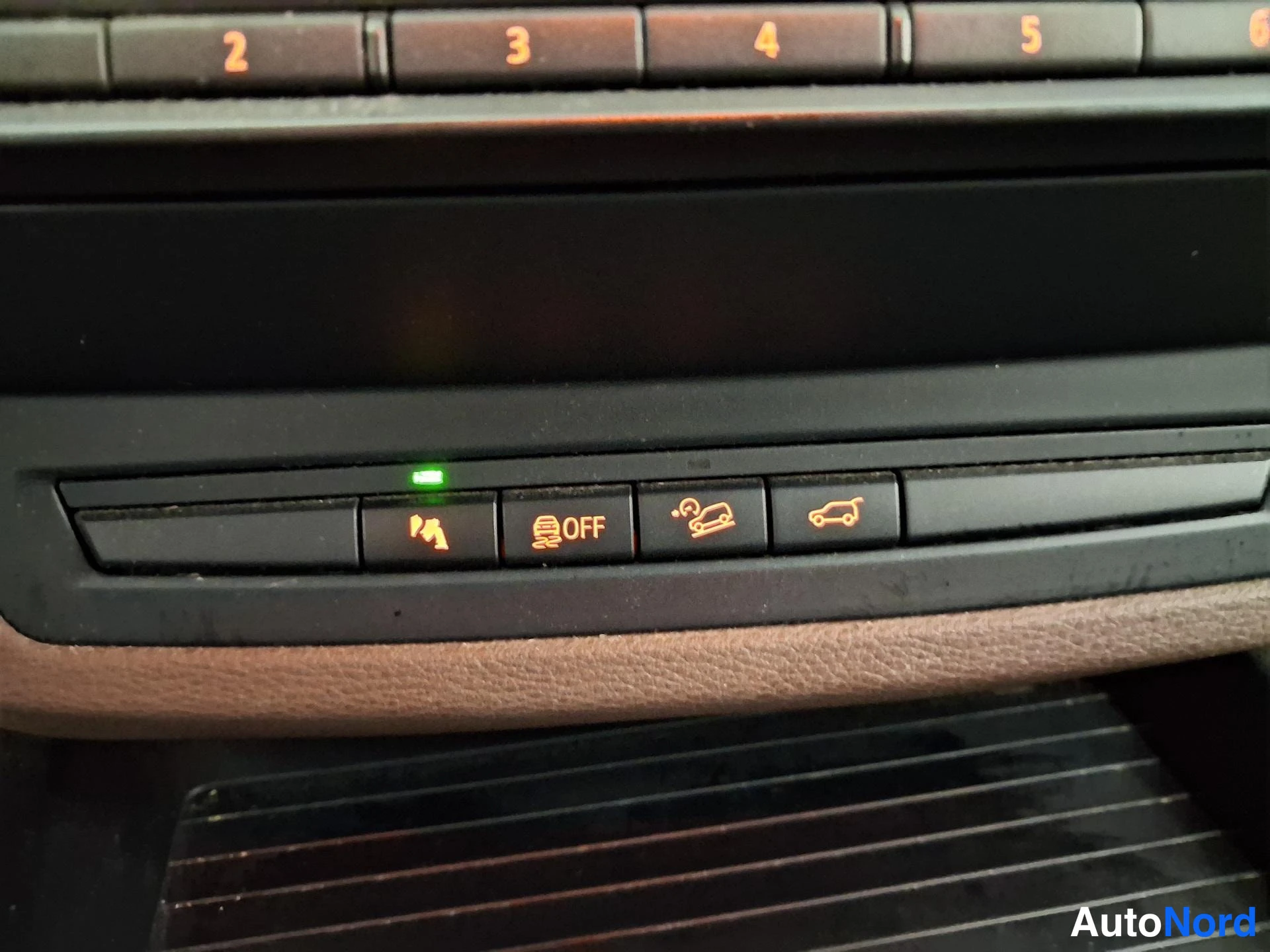 Valkoinen BMW X5 2010, yksityiskohta, kuva 17