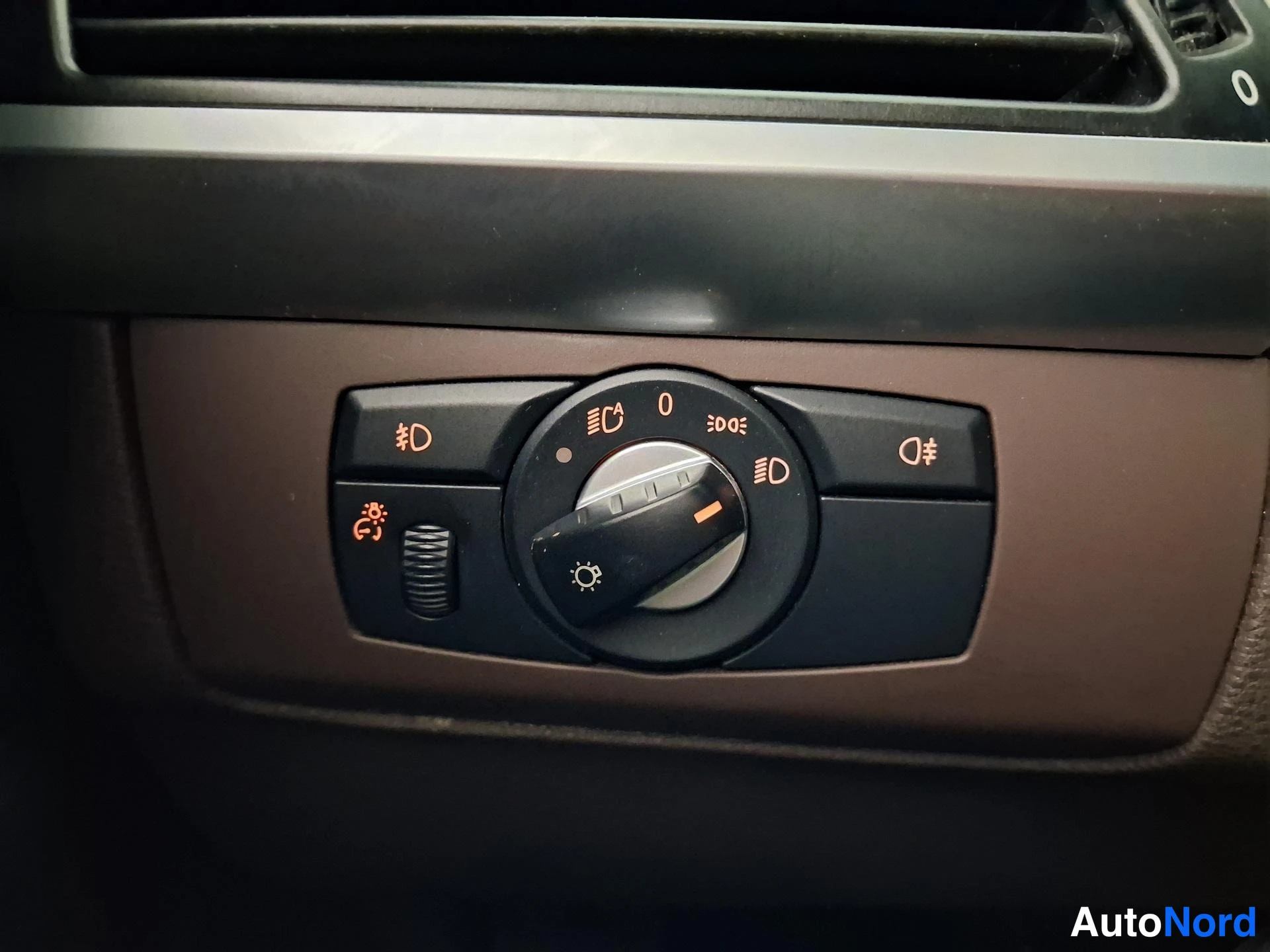 Valkoinen BMW X5 2010, yksityiskohta, kuva 19