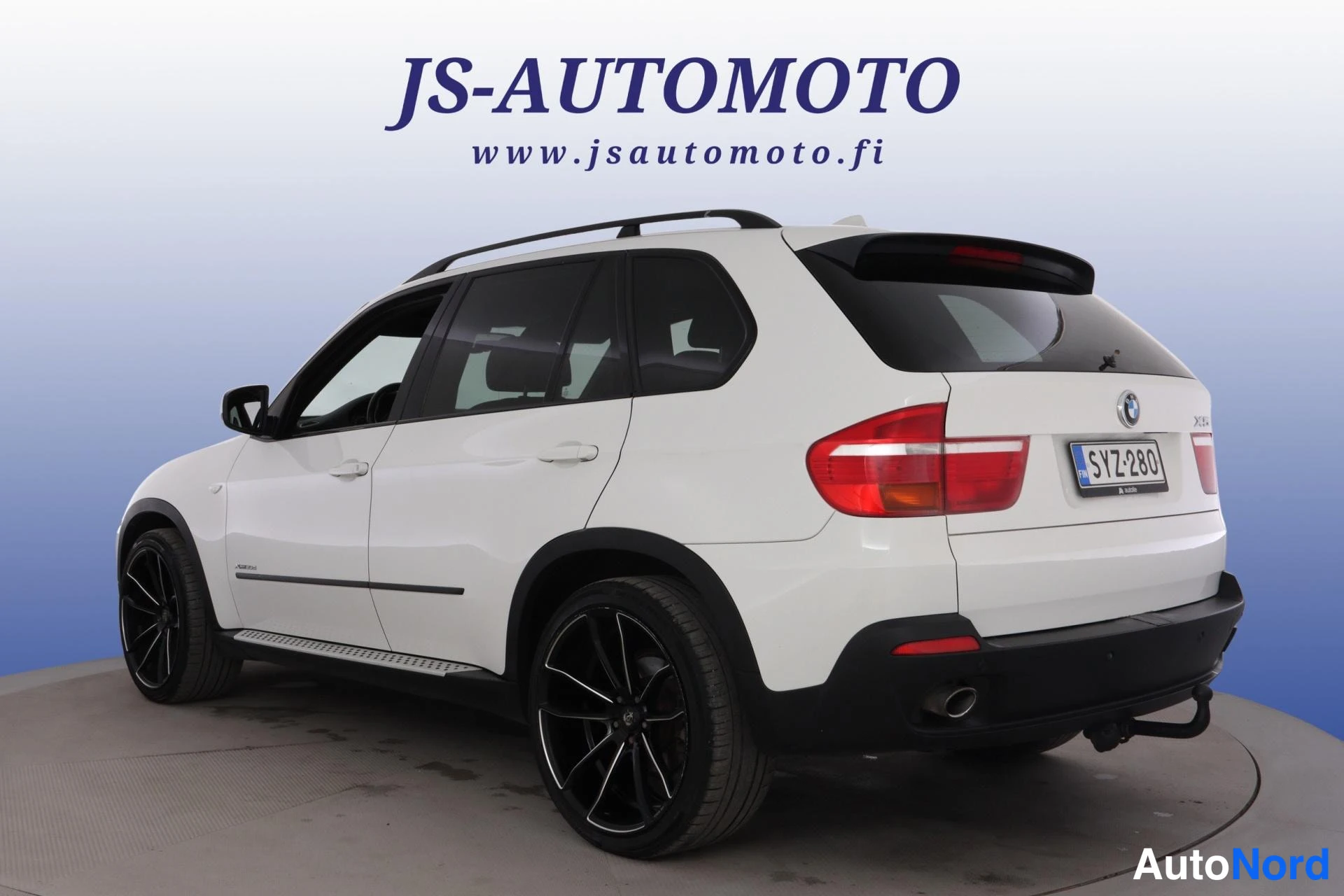 Valkoinen BMW X5 2010, takaviisto, kuva 6