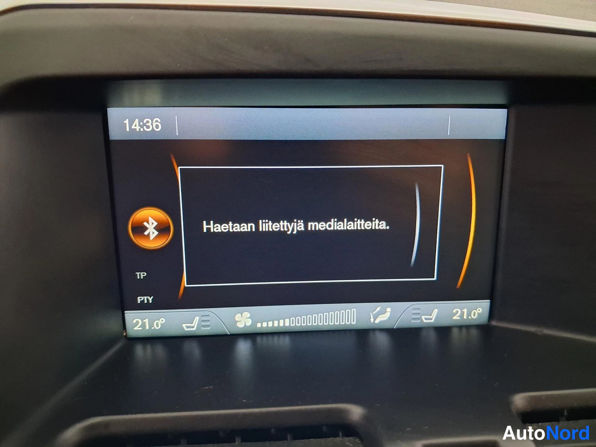 Valkoinen Volvo XC60 2013, yksityiskohta, kuva 19