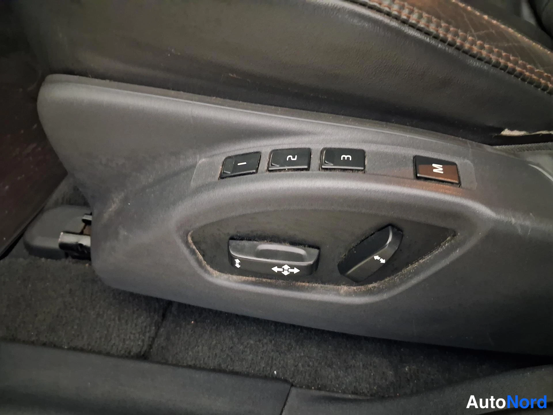 Valkoinen Volvo XC60 2013, yksityiskohta, kuva 21