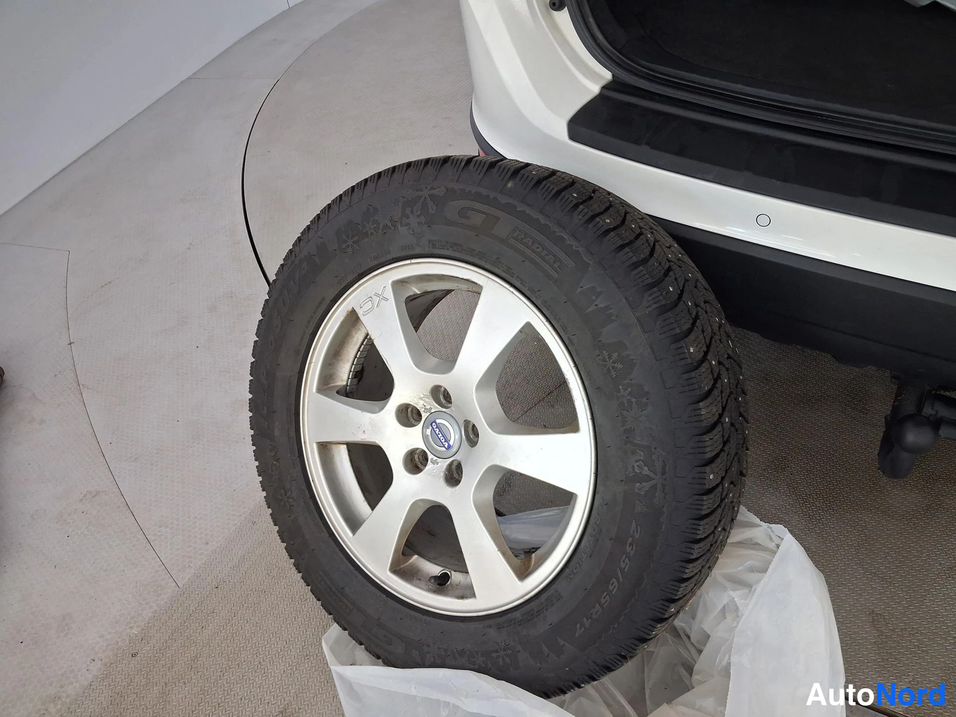 Valkoinen Volvo XC60 2013, yksityiskohta, kuva 24