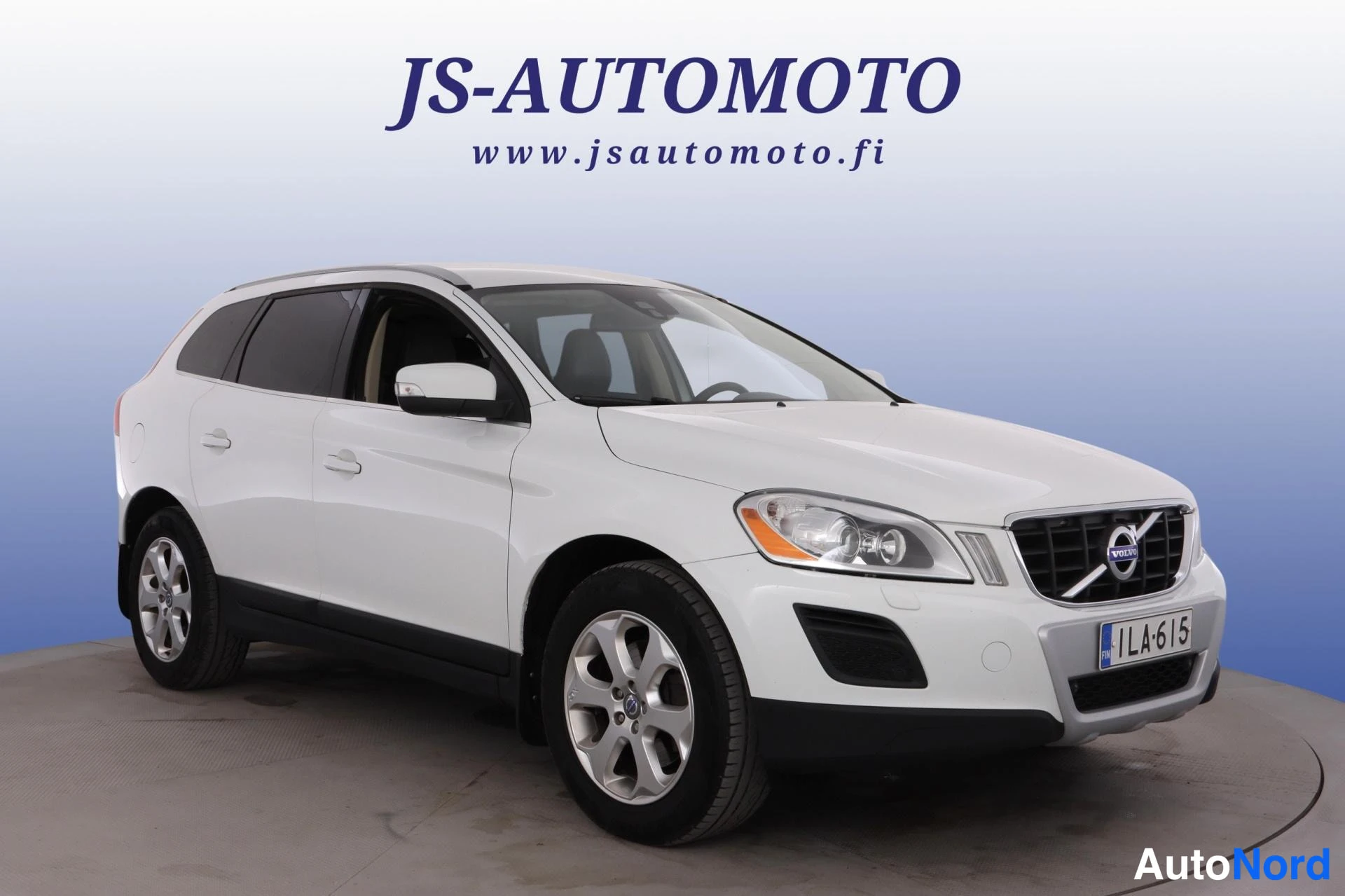 Valkoinen Volvo XC60 2013, etuviisto, keula oikealle, kuva 2