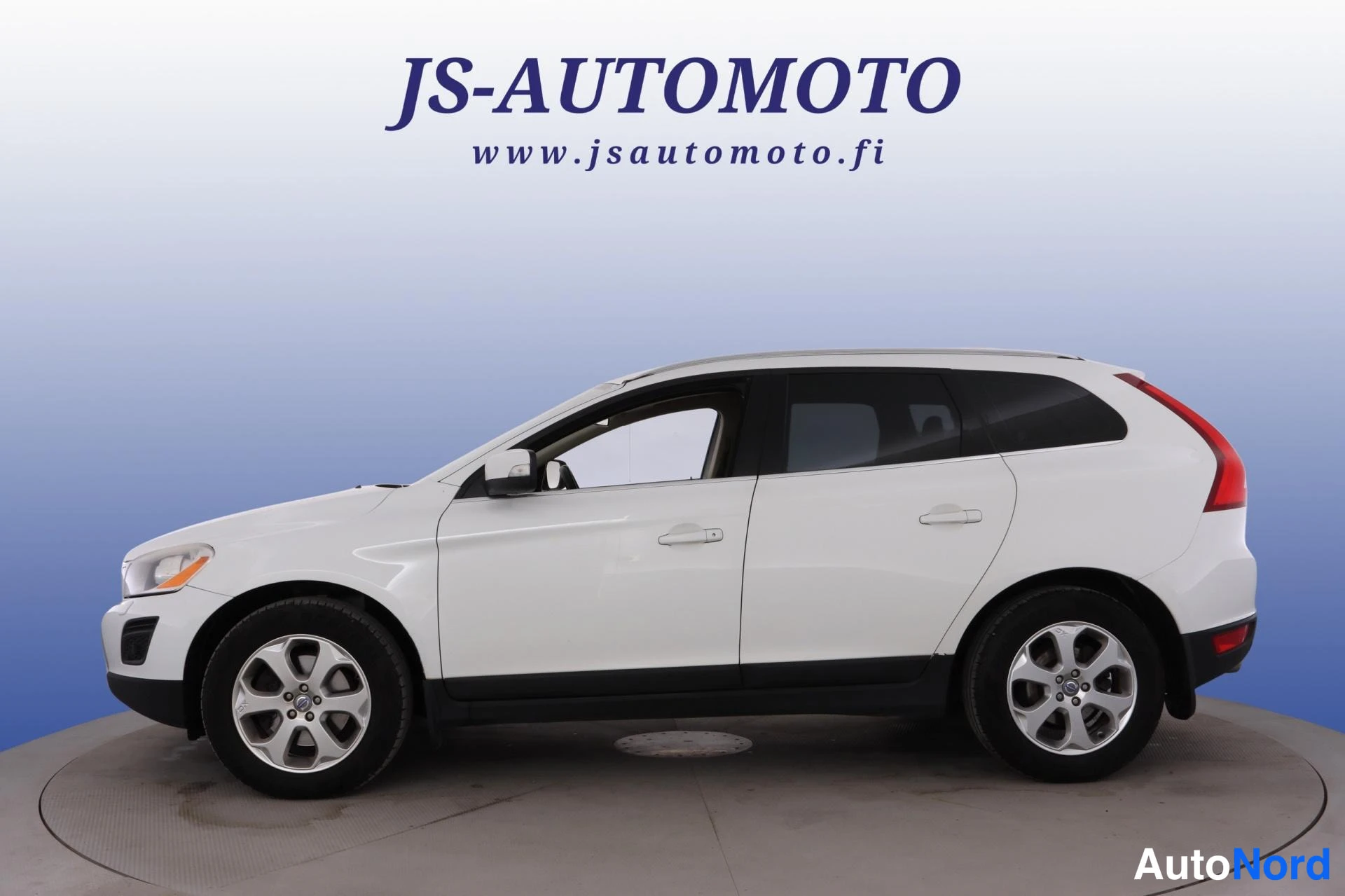 Valkoinen Volvo XC60 2013, sivulta, kuva 4