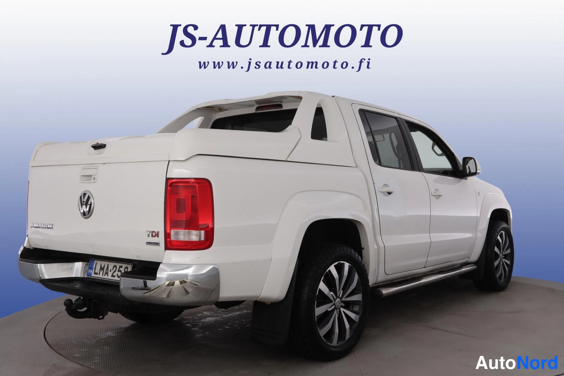 Valkoinen Volkswagen Amarok 2013, takaviisto, kuva 6
