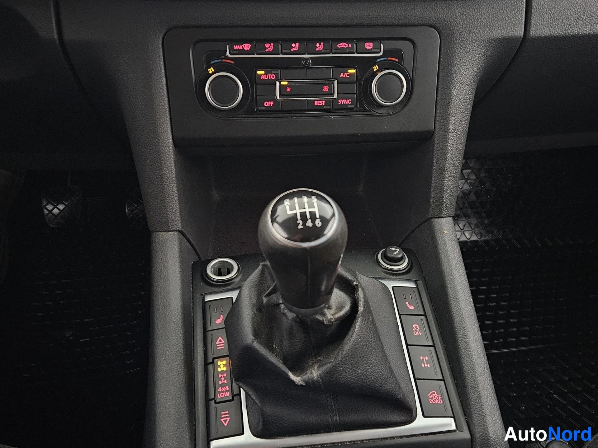 Valkoinen Volkswagen Amarok 2013, yksityiskohta, kuva 19