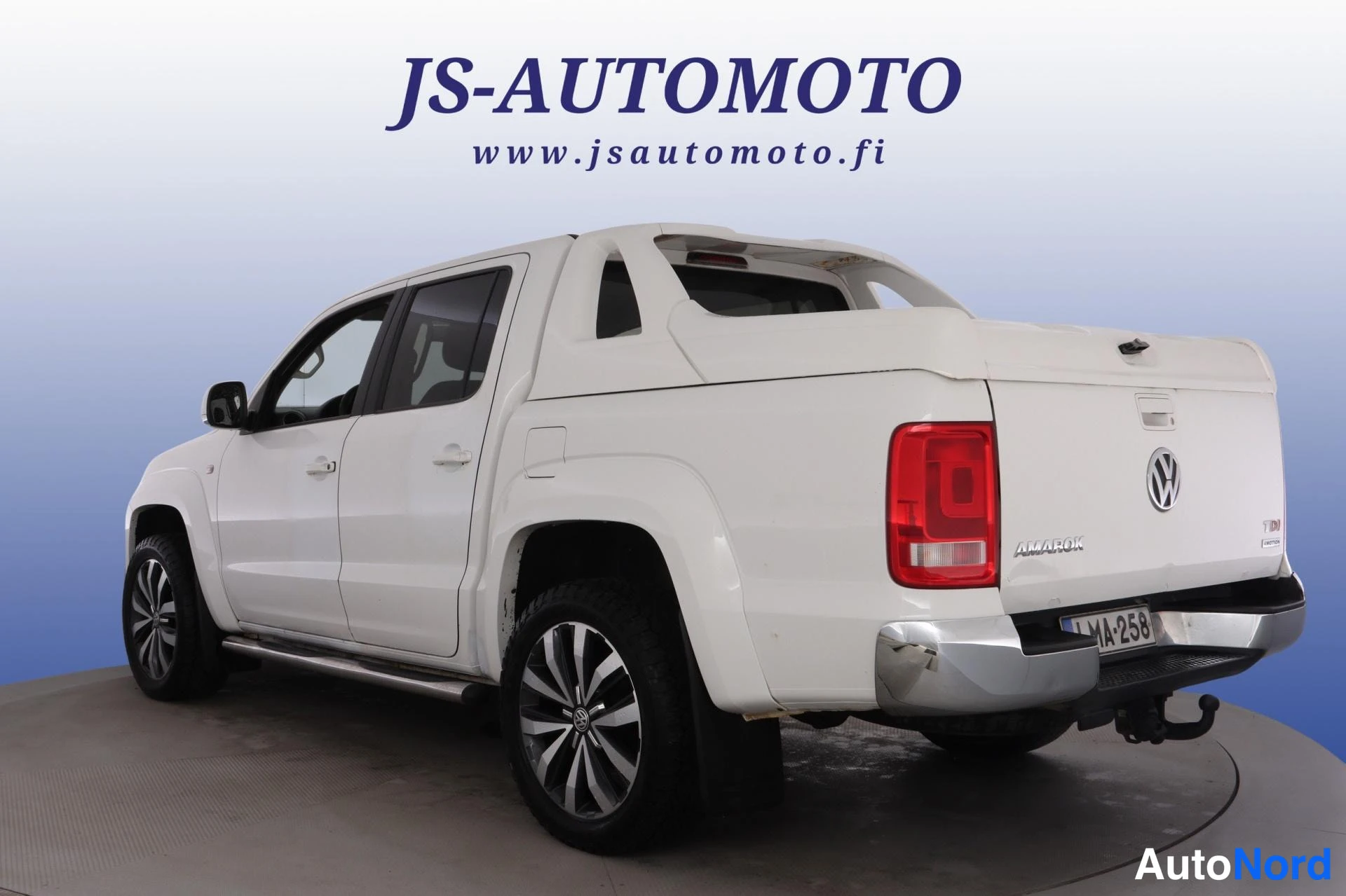 Valkoinen Volkswagen Amarok 2013, takaviisto, kuva 7
