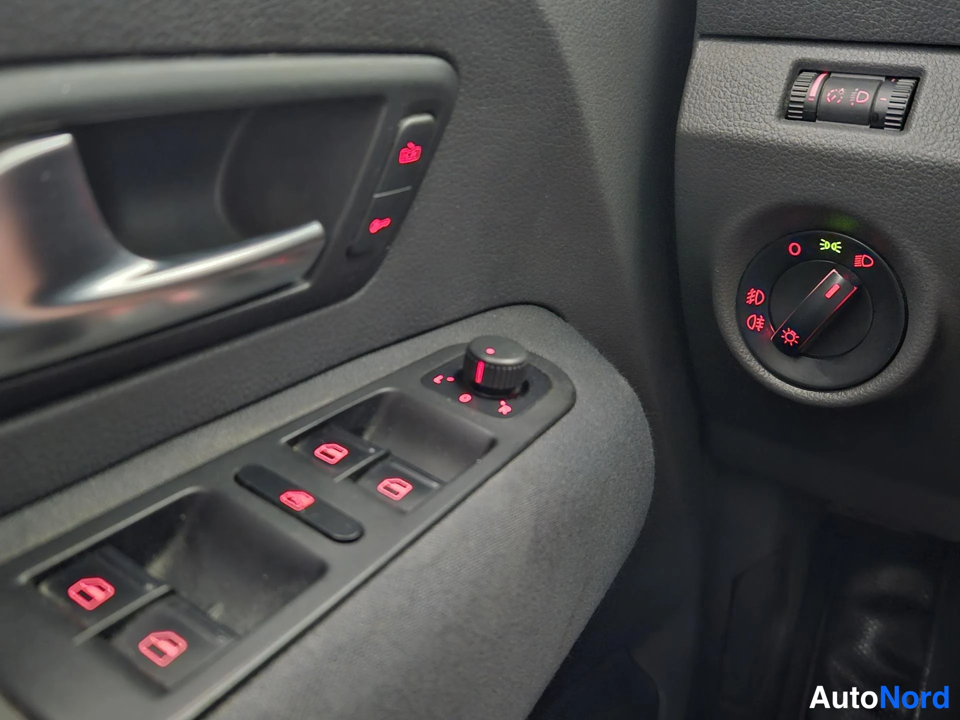 Valkoinen Volkswagen Amarok 2013, yksityiskohta, kuva 23