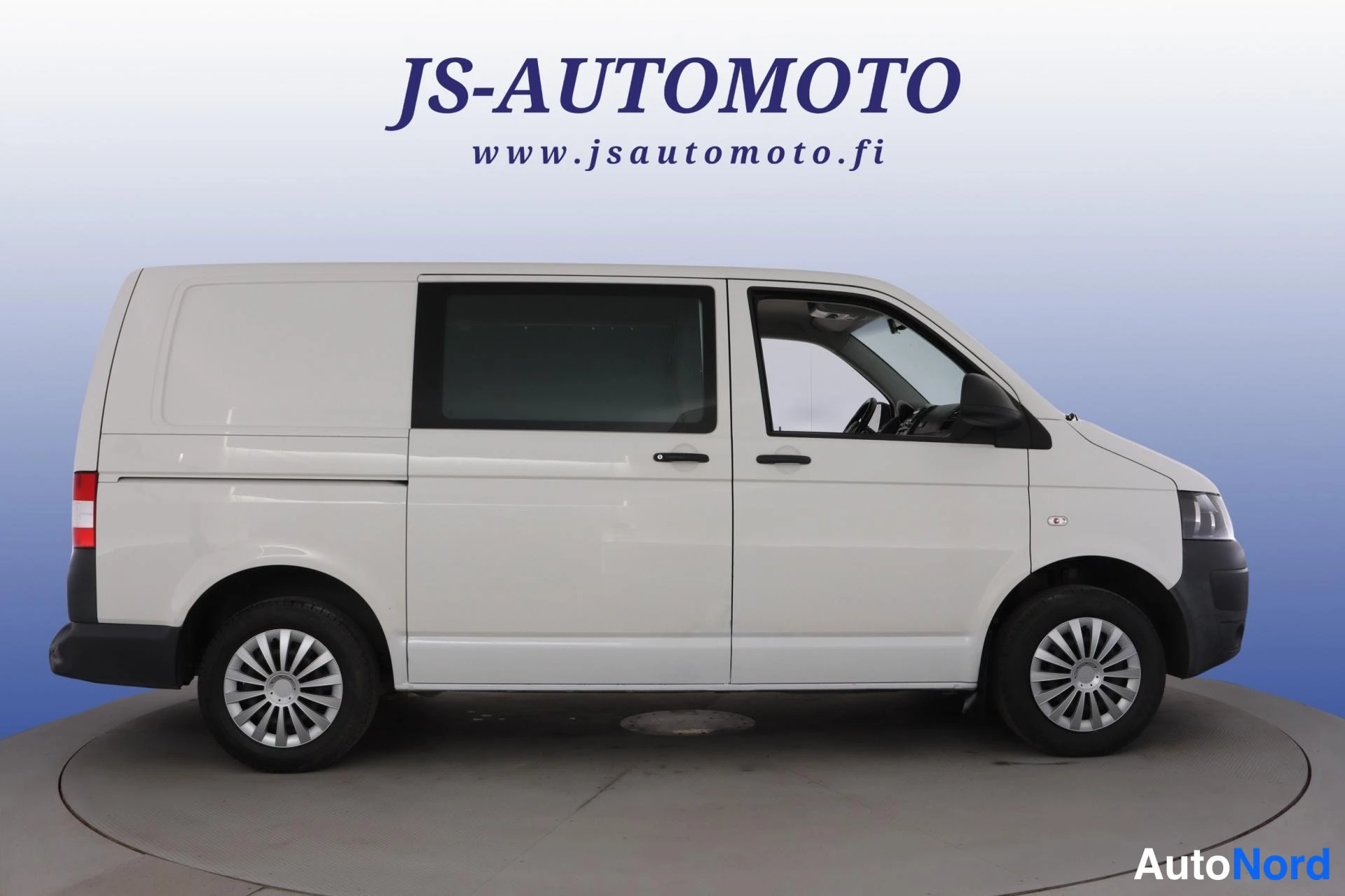 Valkoinen Volkswagen Transporter 2011, sivulta, kuva 4