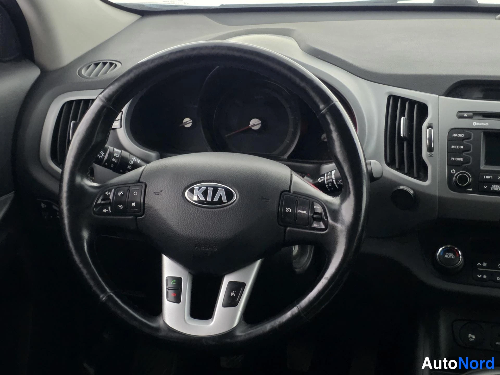 Musta Kia Sportage 2016, ohjaamo, kuva 10
