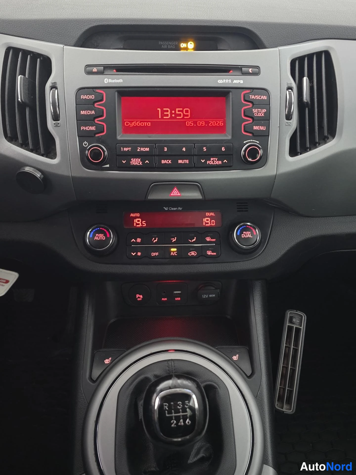 Musta Kia Sportage 2016, ohjaamo, kuva 11