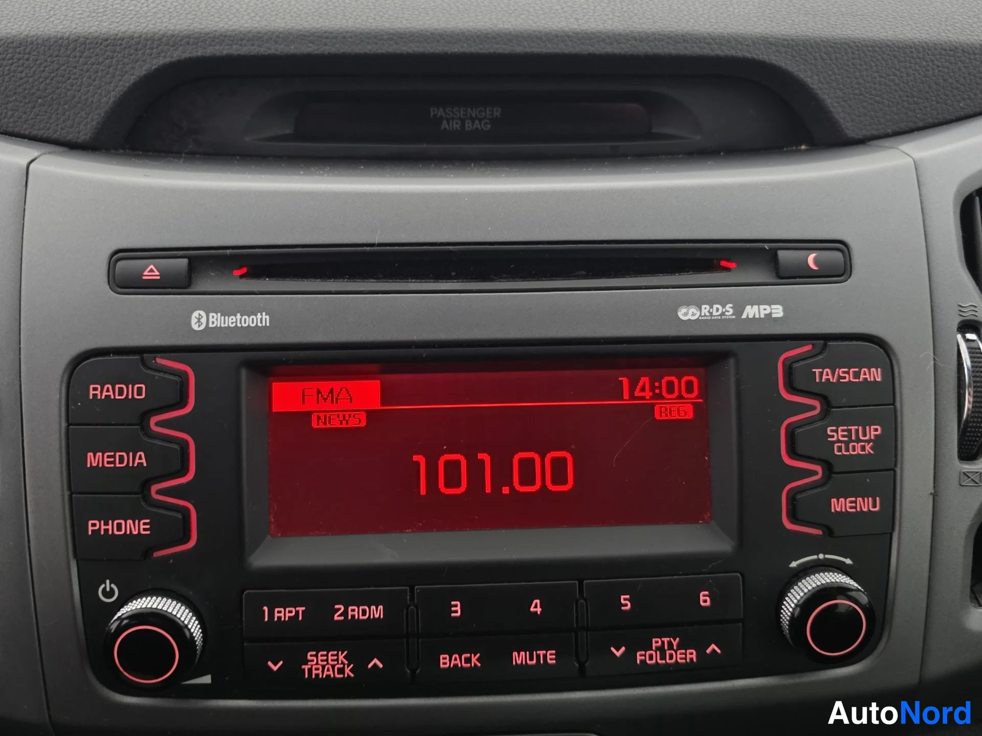 Musta Kia Sportage 2016, yksityiskohta, kuva 17