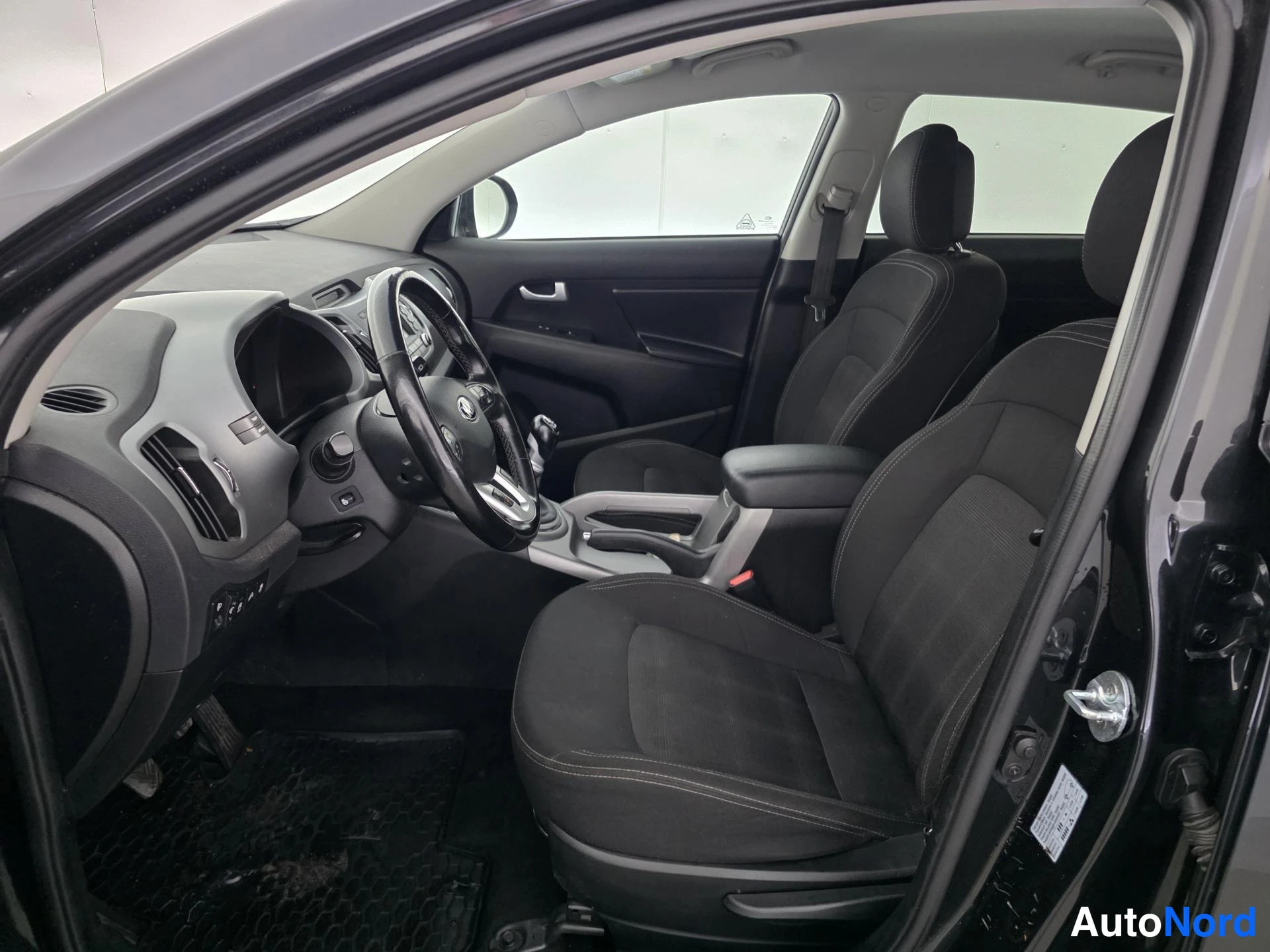 Musta Kia Sportage 2016, ohjaamo, kuva 8